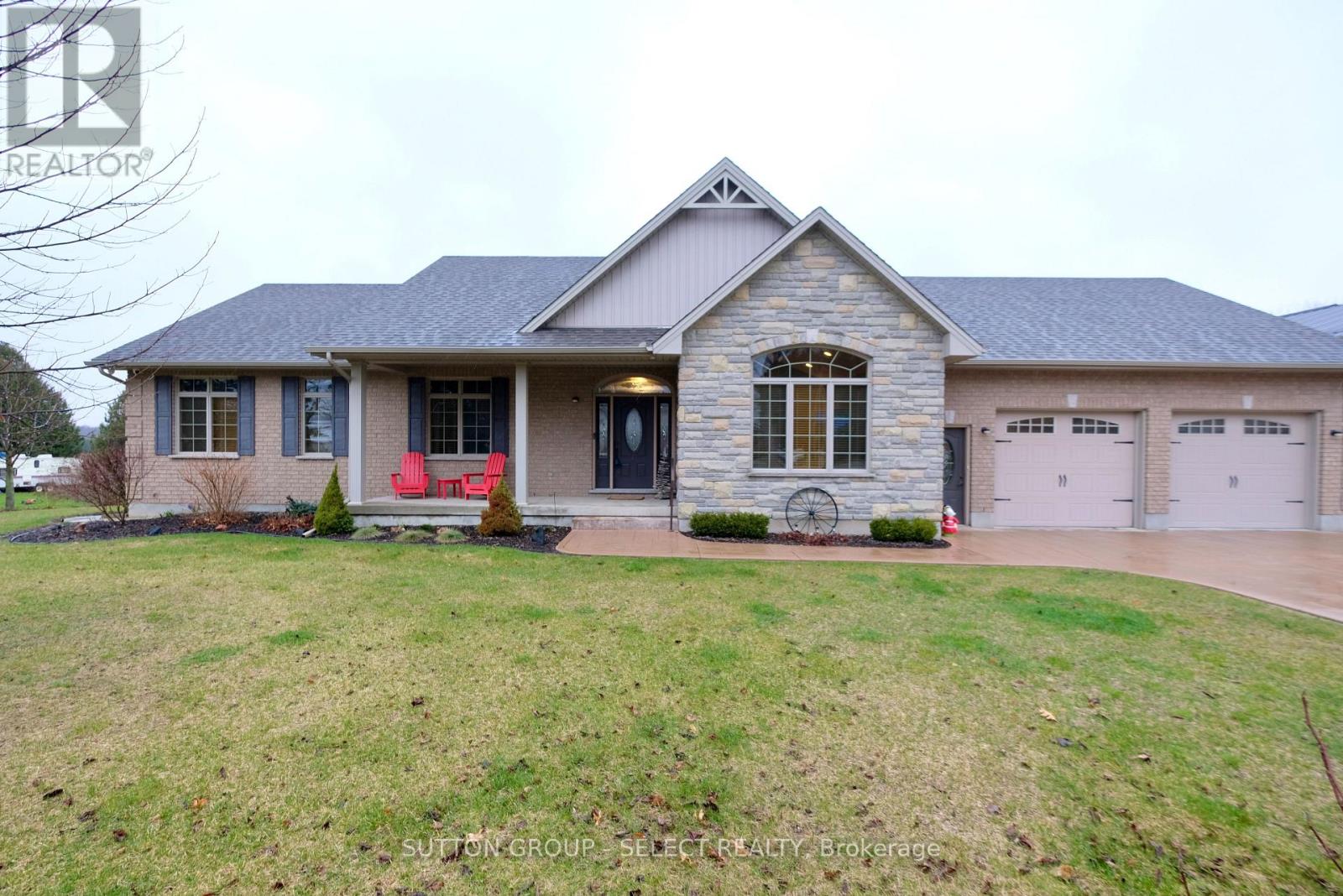 7284 Calvert Drive, Strathroy-Caradoc, Ontario  N7G 3H5 - Photo 2 - X12744684