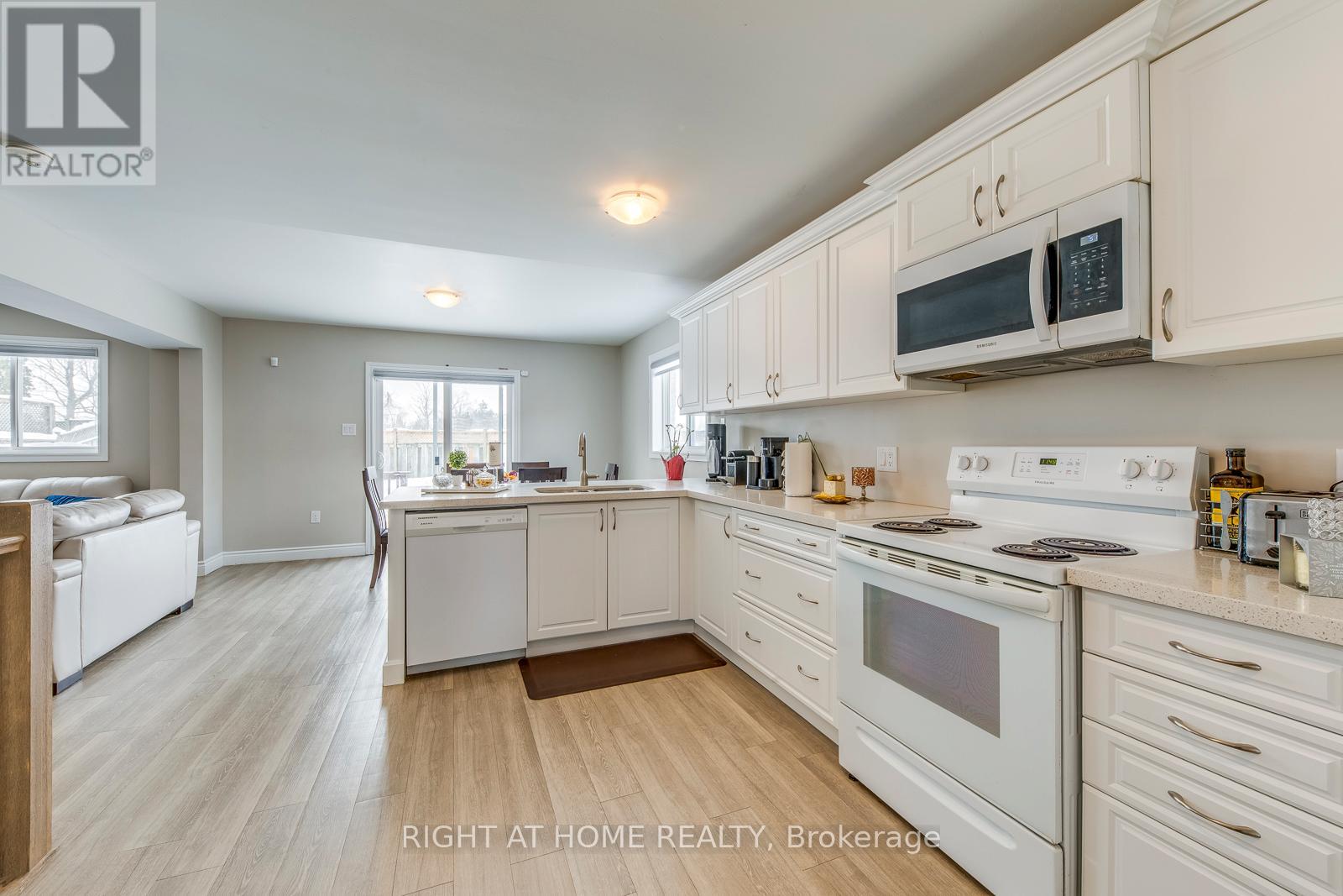 30 Brighton Road, Barrie, Ontario  L4M 6S4 - Photo 18 - S12744688