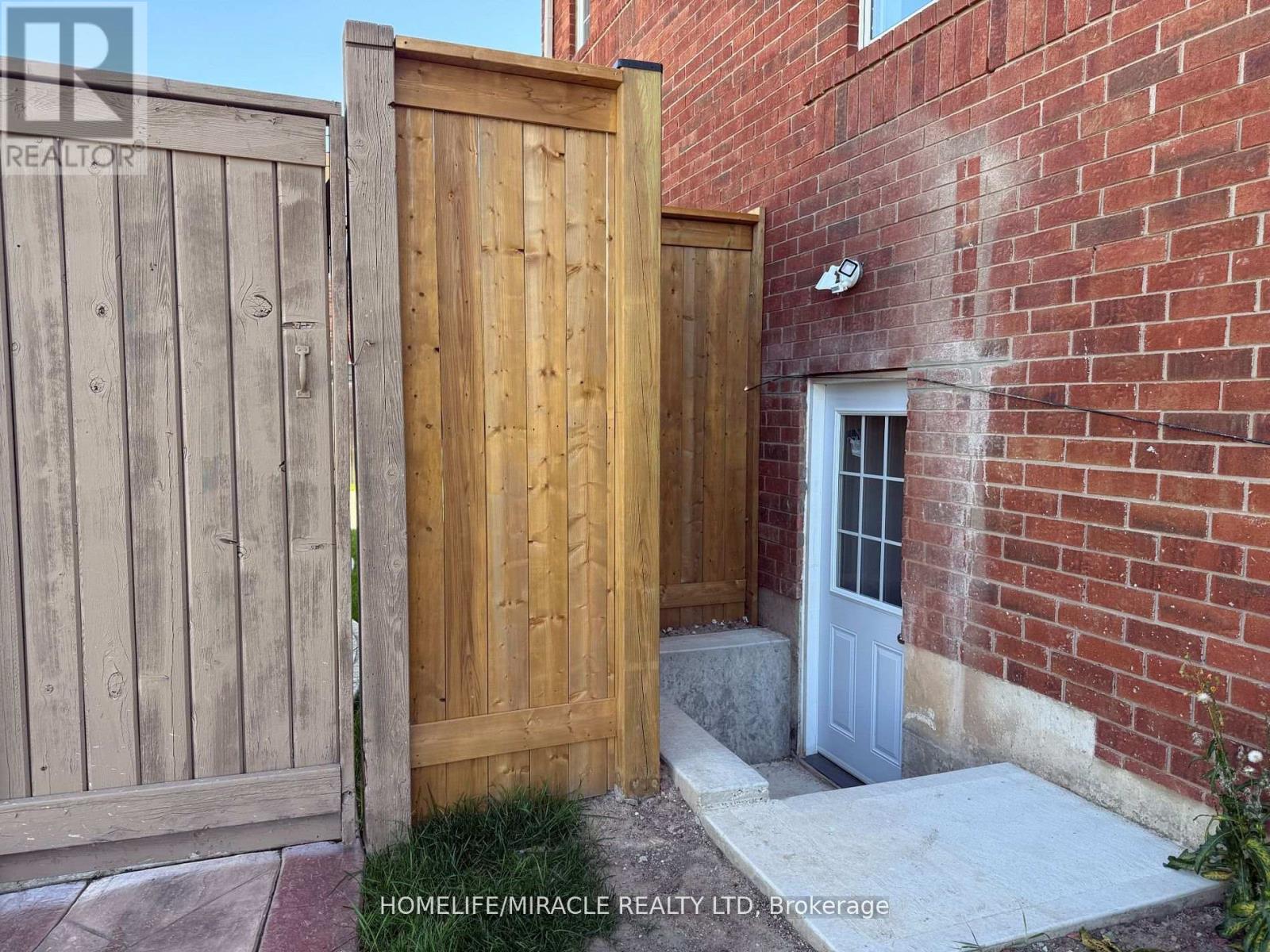 31 Flurry Circle, Brampton, Ontario  L6X 0S8 - Photo 16 - W12744676