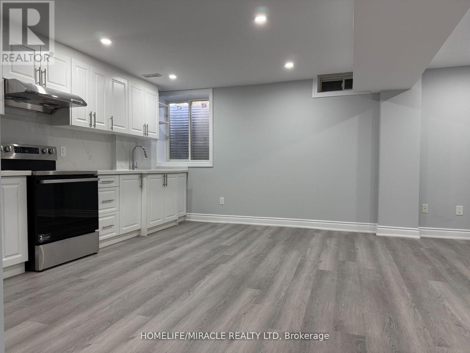 31 Flurry Circle, Brampton, Ontario  L6X 0S8 - Photo 4 - W12744676