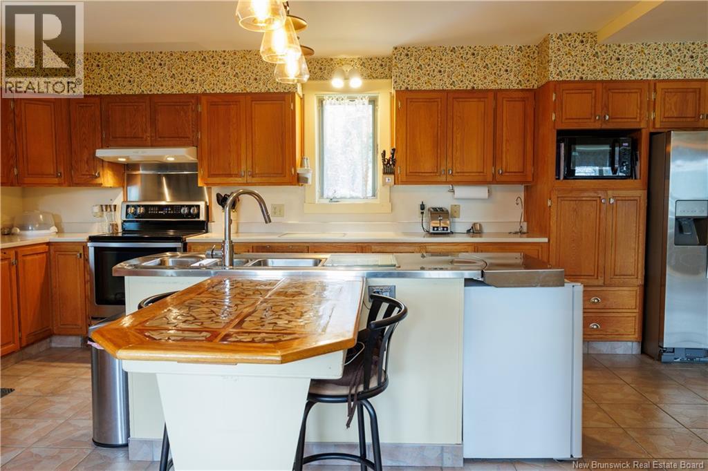 539 Boulevard St Pierre O, Caraquet, New Brunswick  E1W 1A3 - Photo 7 - NB131266