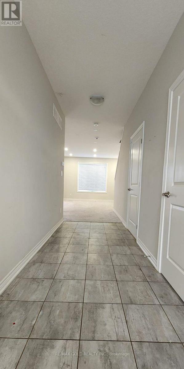 25 Noah Common Street, St. Catharines, Ontario  L2P 0G1 - Photo 3 - X12744700