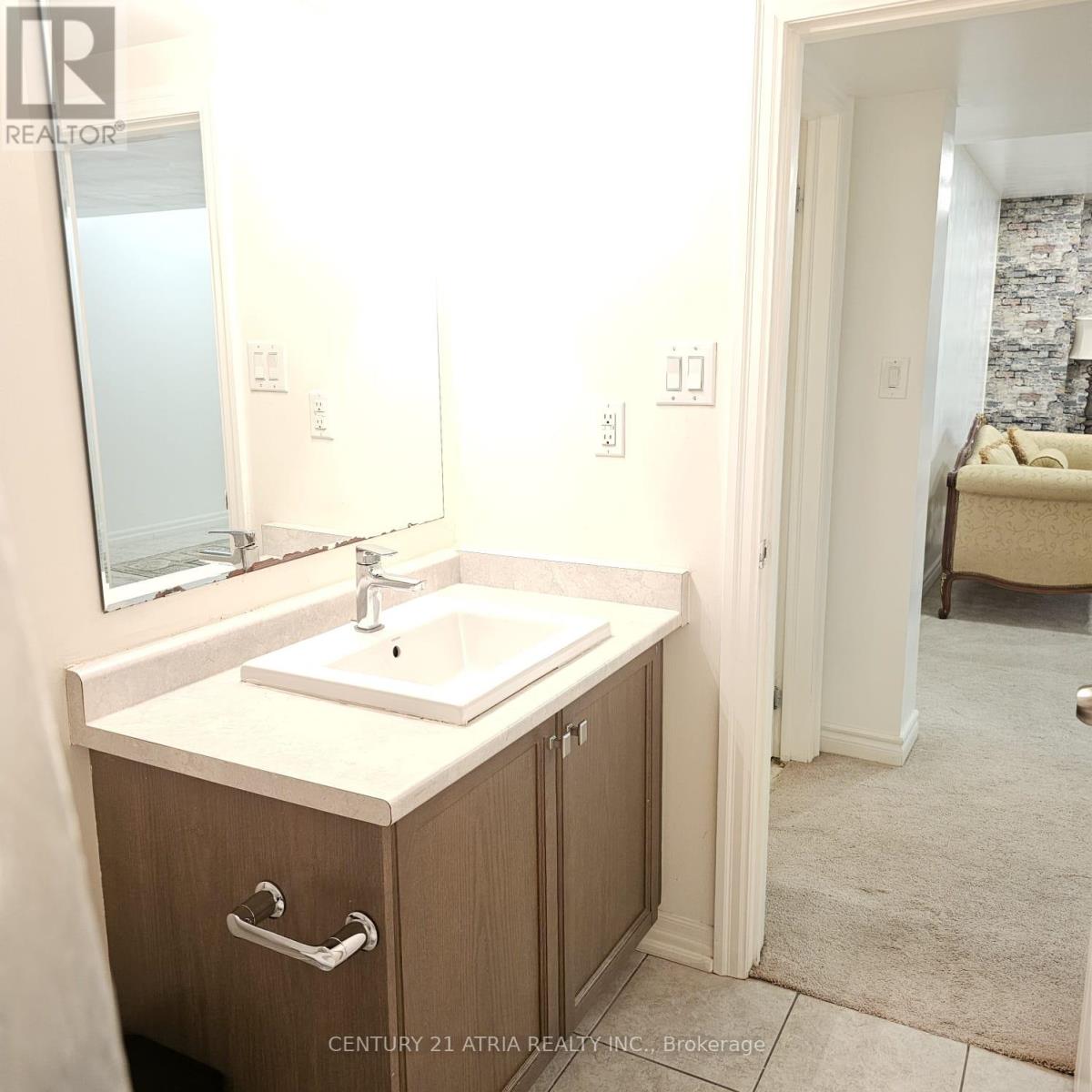 82 Vantage Loop, Newmarket, Ontario  L3X 0K8 - Photo 5 - N12744732