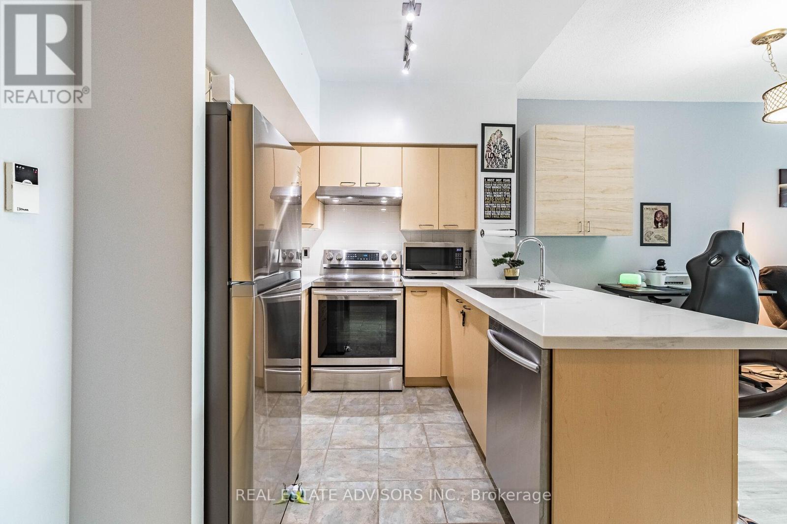 #117 - 48 Suncrest Boulevard, Markham, Ontario  L3T 7Y5 - Photo 8 - N12744734