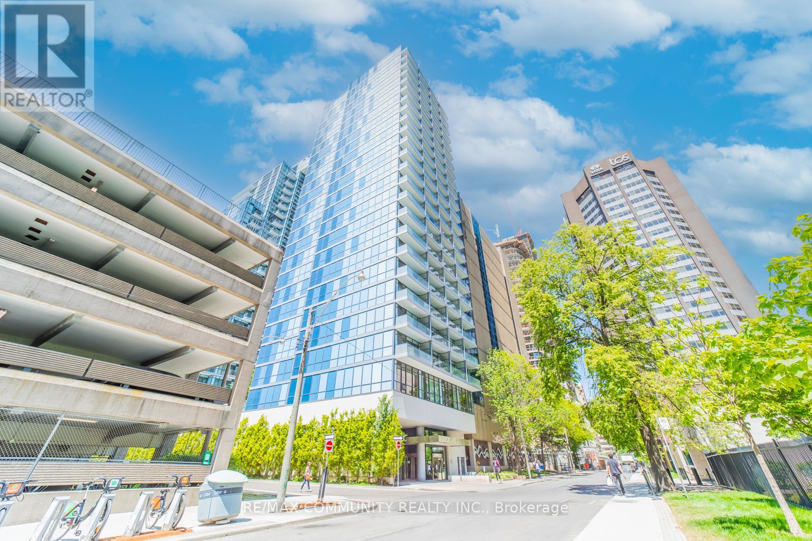 1210 - 210 Simcoe Street E, Toronto, Ontario  M5T 2W5 - Photo 2 - C12744154