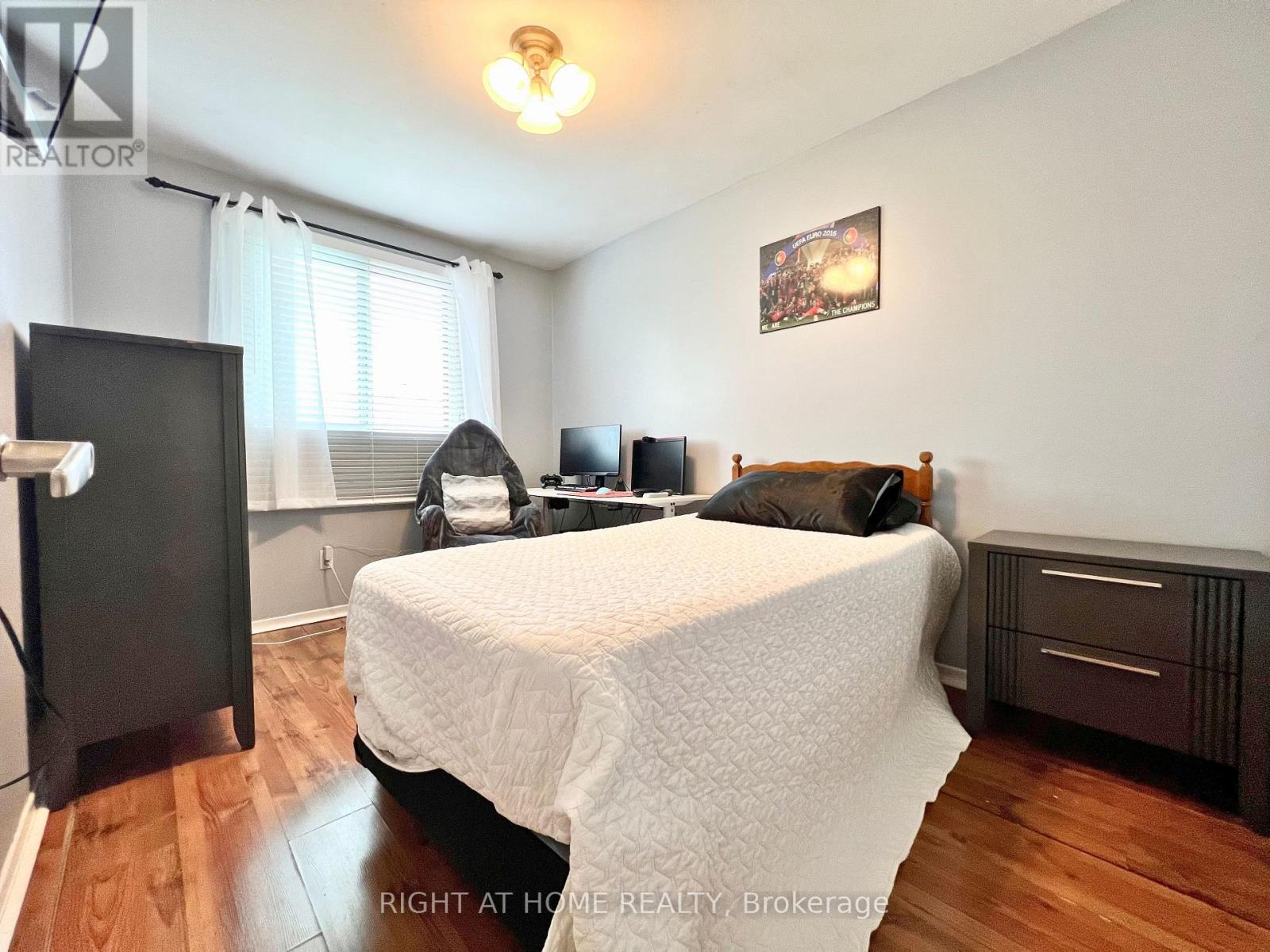 25 Baronwood Court, Brampton, Ontario  L6V 3H6 - Photo 12 - W12744714