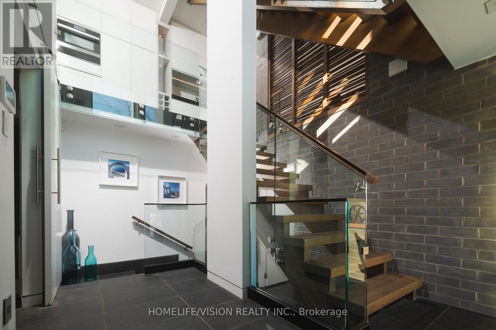 4 Astley Avenue, Toronto, Ontario  M4W 3B4 - Photo 3 - C12744064