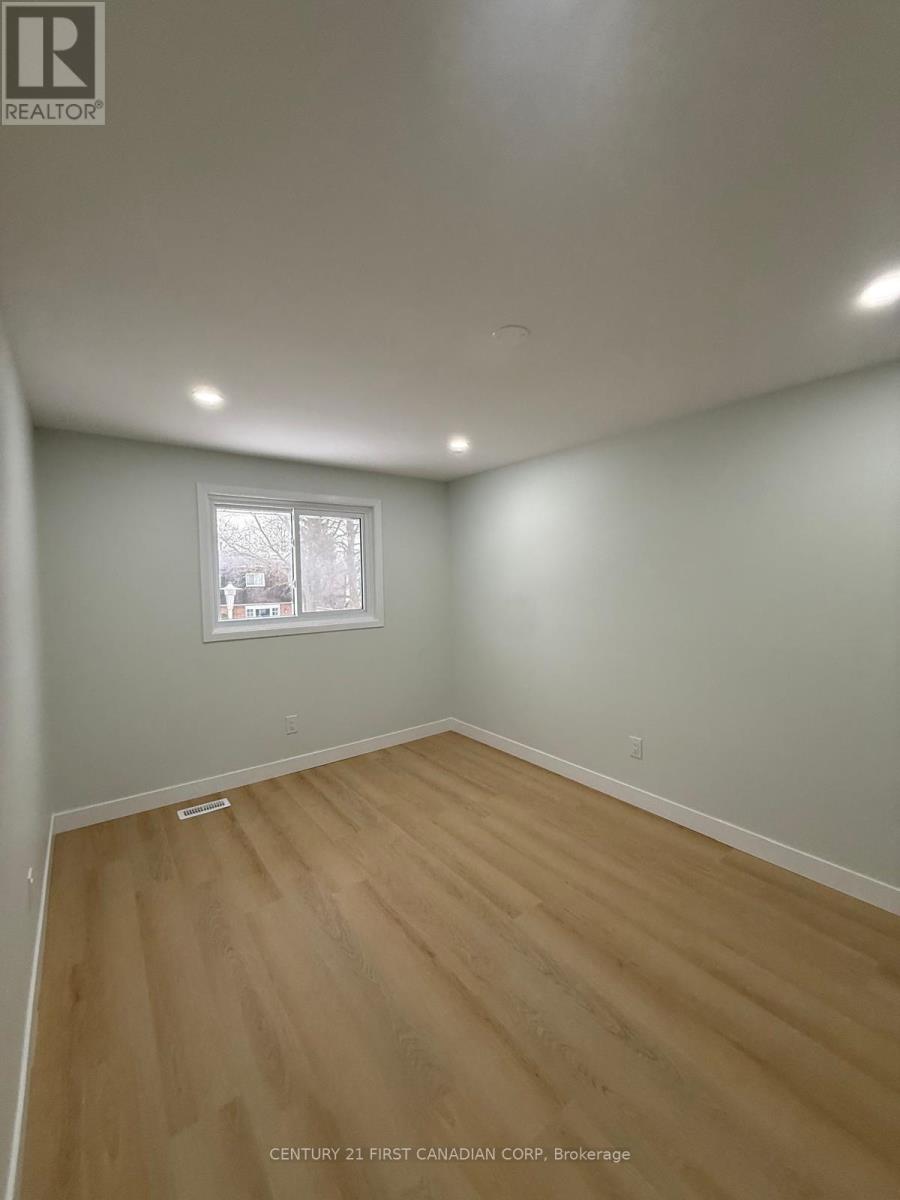 21 Vincent Crescent, London South, Ontario  N6C 4X9 - Photo 13 - X12744790