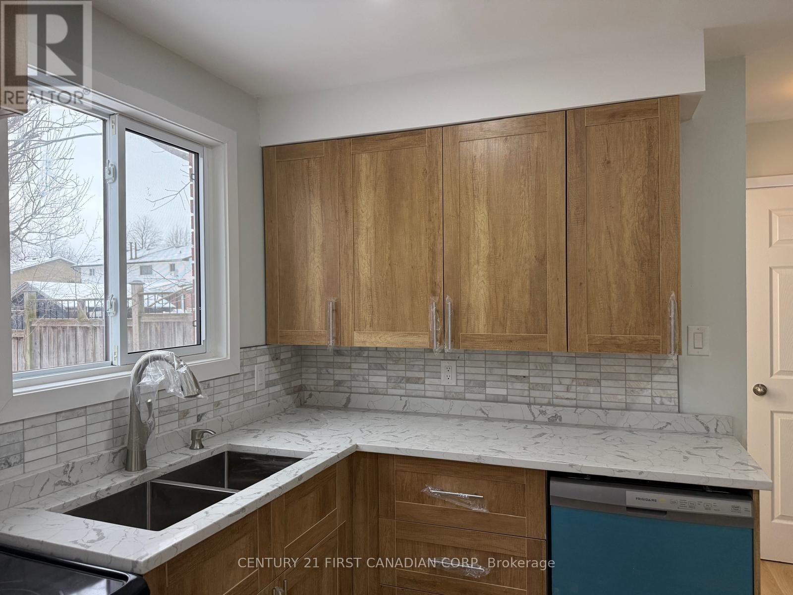 21 Vincent Crescent, London South, Ontario  N6C 4X9 - Photo 24 - X12744790