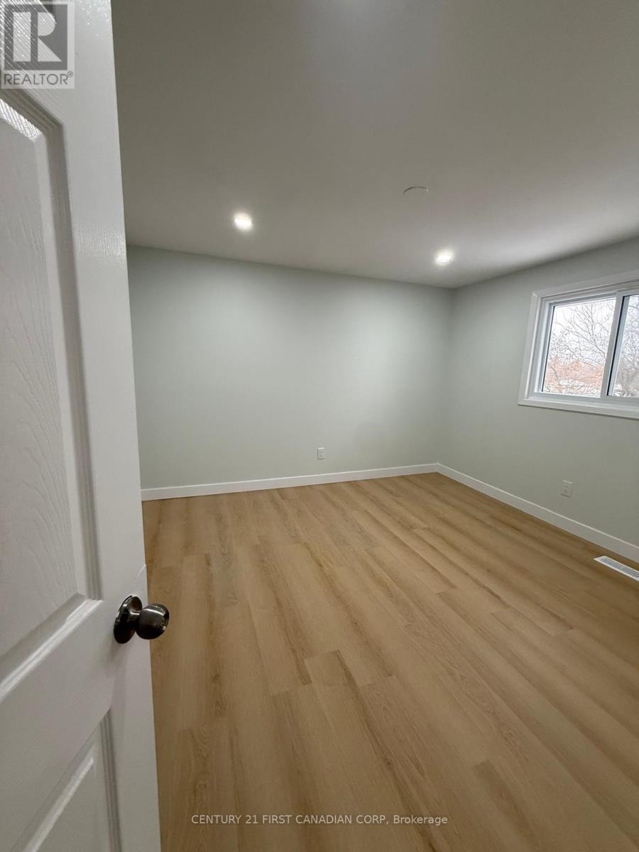 21 Vincent Crescent, London South, Ontario  N6C 4X9 - Photo 27 - X12744790