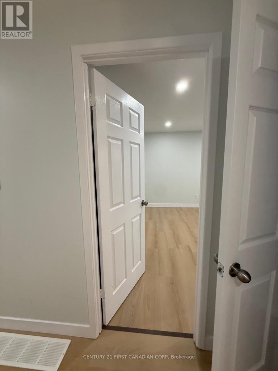 21 Vincent Crescent, London South, Ontario  N6C 4X9 - Photo 29 - X12744790