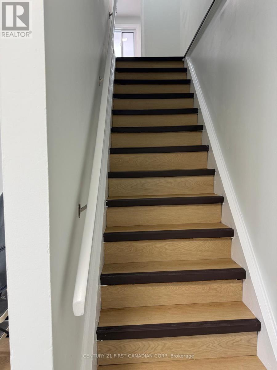 21 Vincent Crescent, London South, Ontario  N6C 4X9 - Photo 4 - X12744790