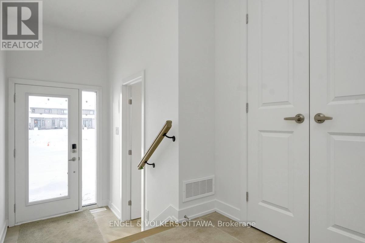 584 Arbia Ridge, Ottawa, Ontario  K2S 2S4 - Photo 3 - X12744804