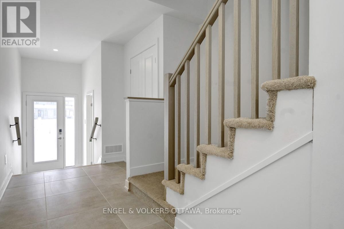 584 Arbia Ridge, Ottawa, Ontario  K2S 2S4 - Photo 5 - X12744804