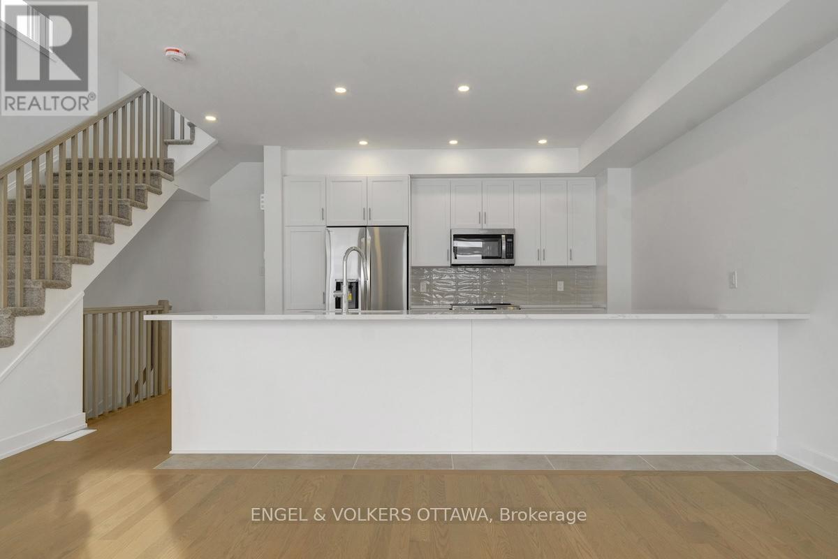 584 Arbia Ridge, Ottawa, Ontario  K2S 2S4 - Photo 8 - X12744804