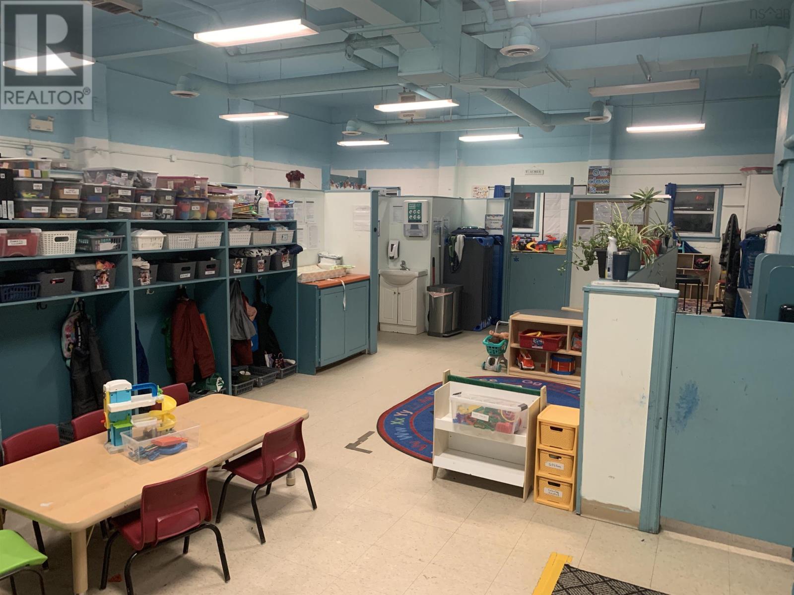 199 Bedford Highway, Halifax, Nova Scotia  B3M 0R5 - Photo 3 - 202601819