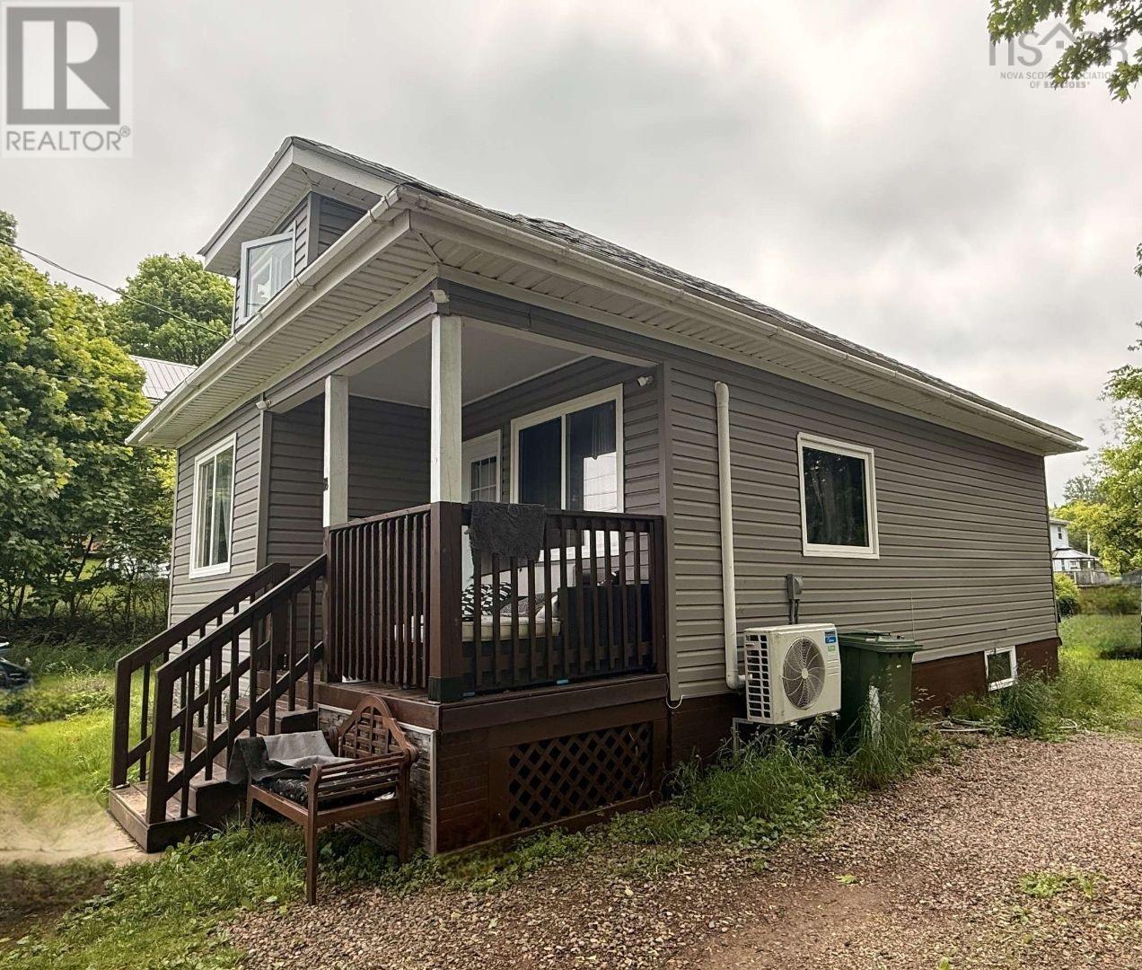 18 Royalty Street, Truro, Nova Scotia  B2N 1S9 - Photo 1 - 202601820