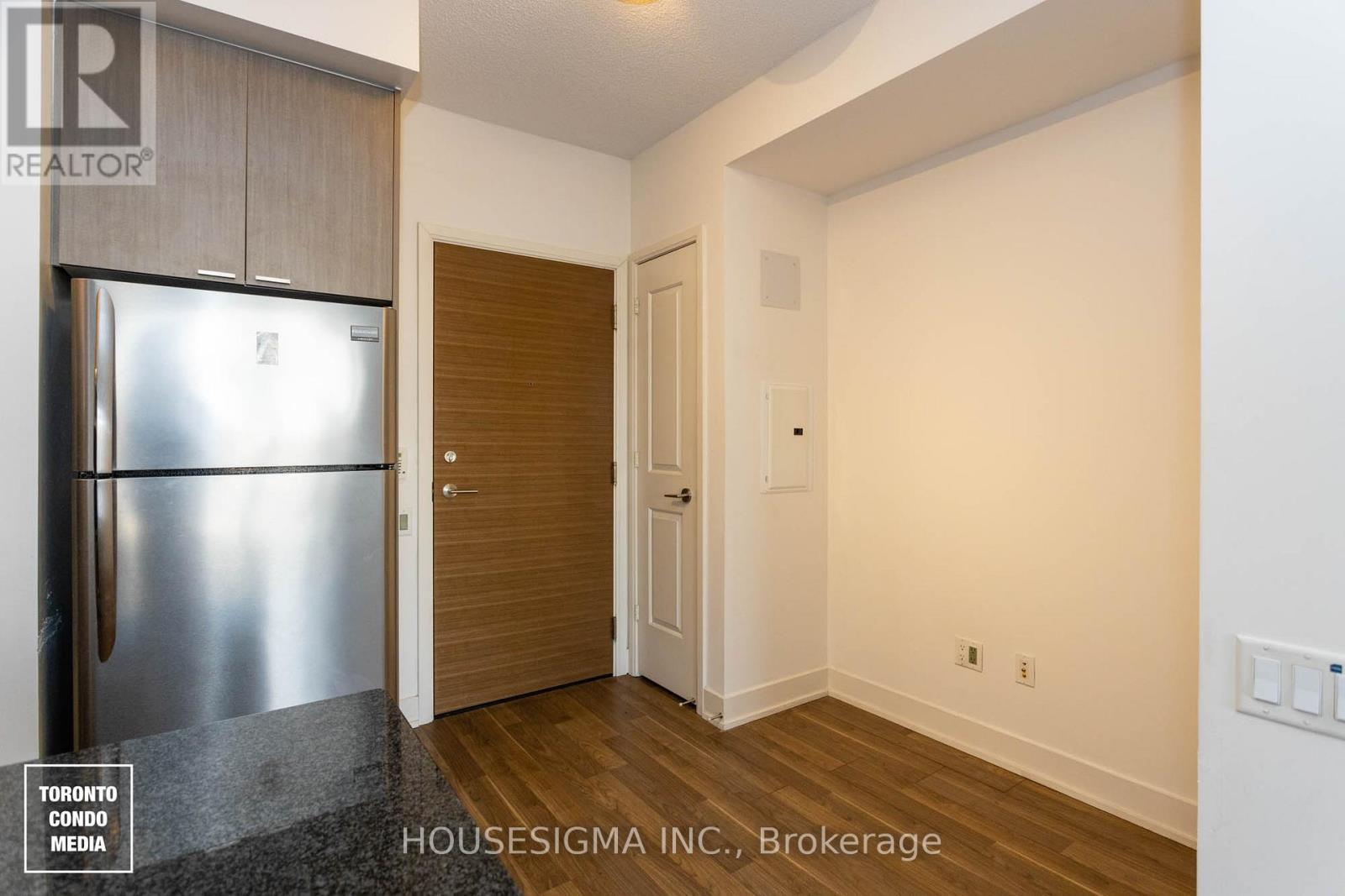 2007 - 23 Sheppard Avenue E, Toronto, Ontario  M2N 0C8 - Photo 2 - C12744774