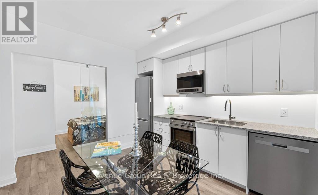 211 - 700 Sheppard Avenue W, Toronto, Ontario  M3H 0G5 - Photo 8 - C12744786