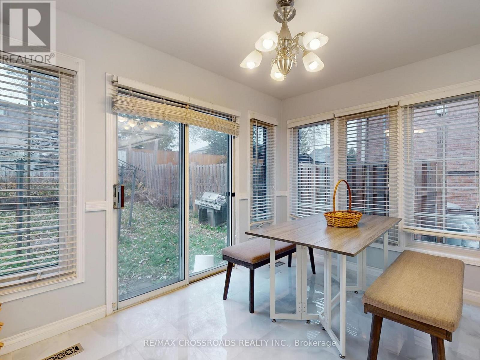 500 Lightfoot Place, Pickering, Ontario  L1V 5Z5 - Photo 11 - E12744768