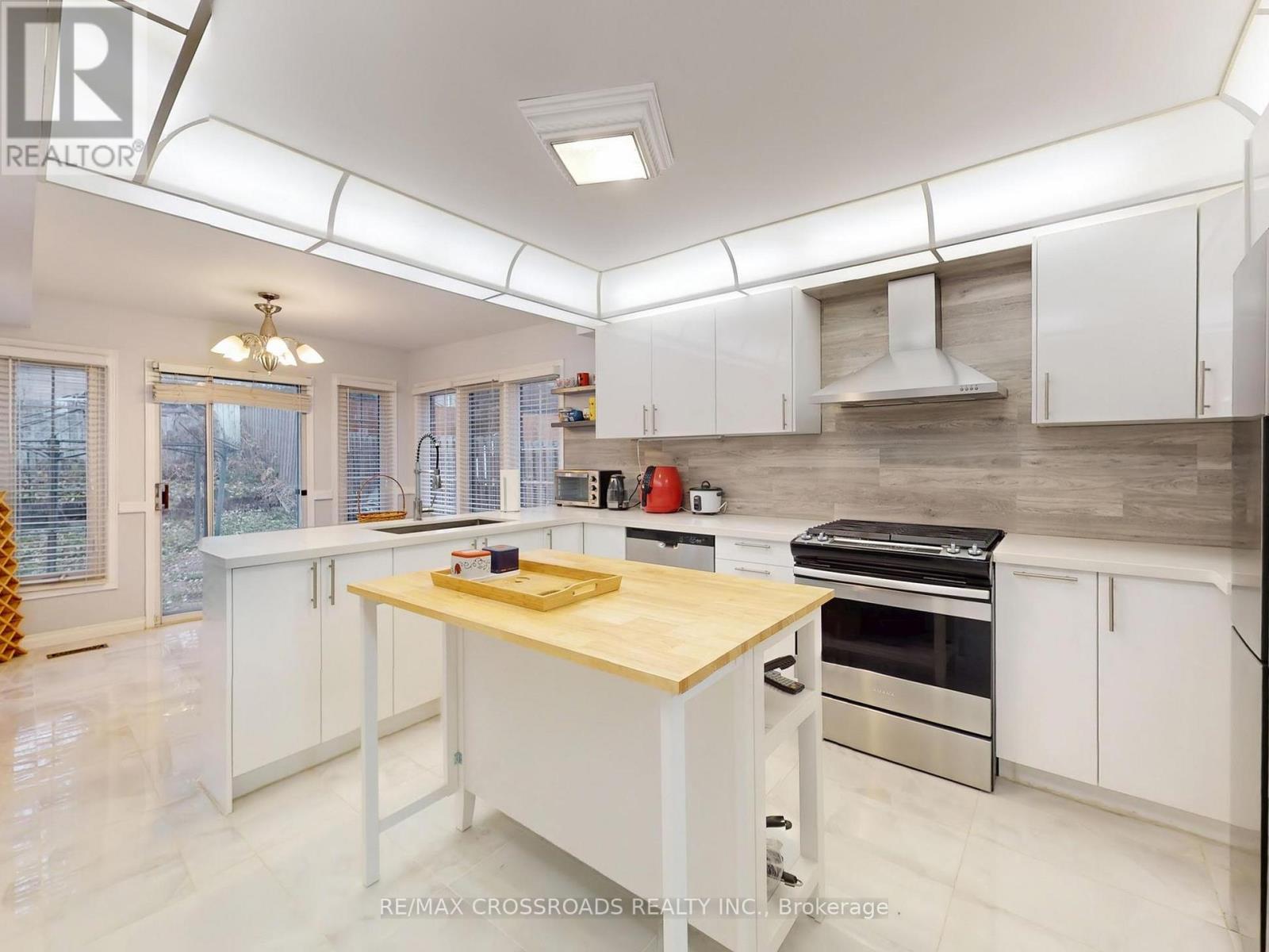 500 Lightfoot Place, Pickering, Ontario  L1V 5Z5 - Photo 17 - E12744768