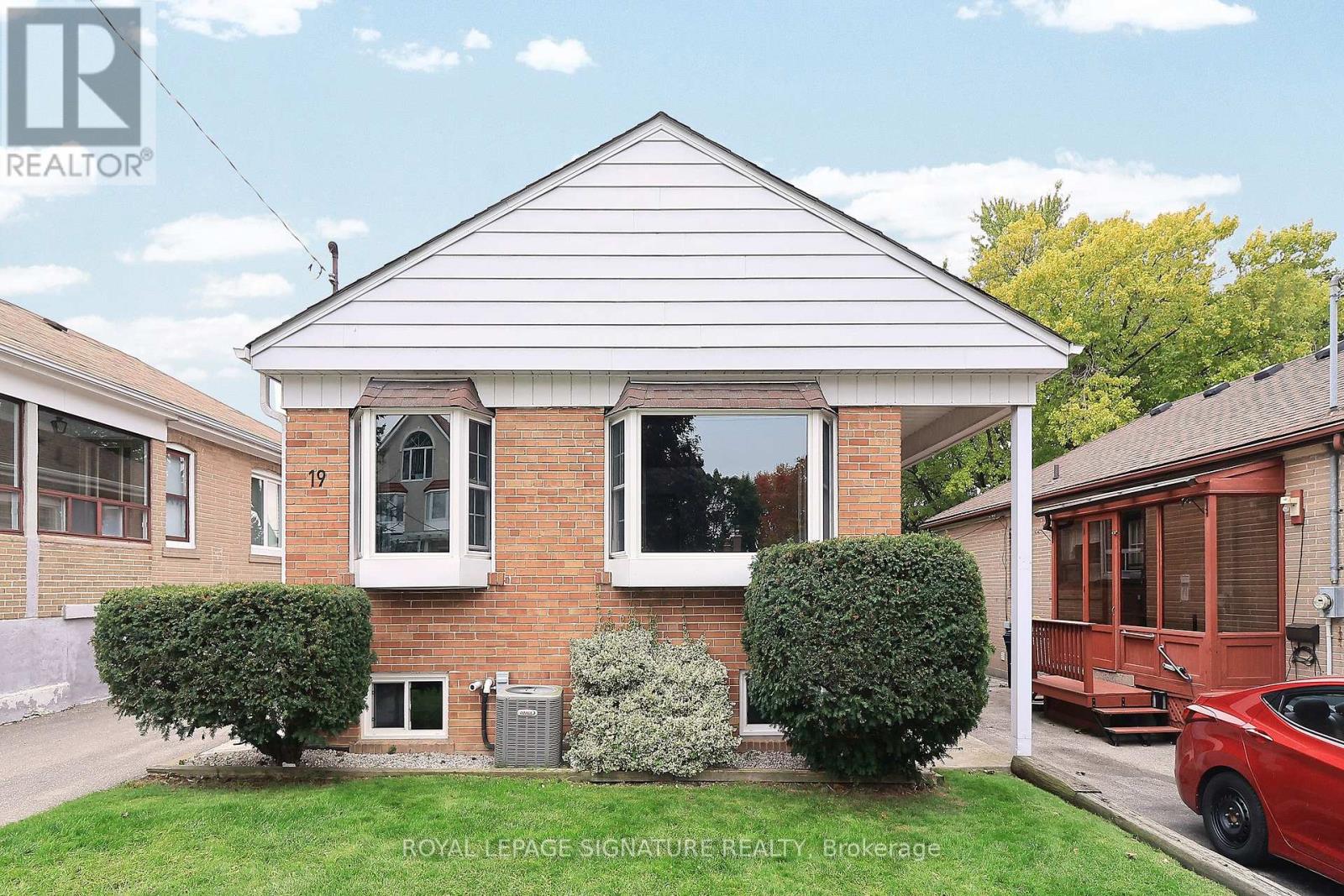 19 WISTERIA ROAD, Toronto, Ontario