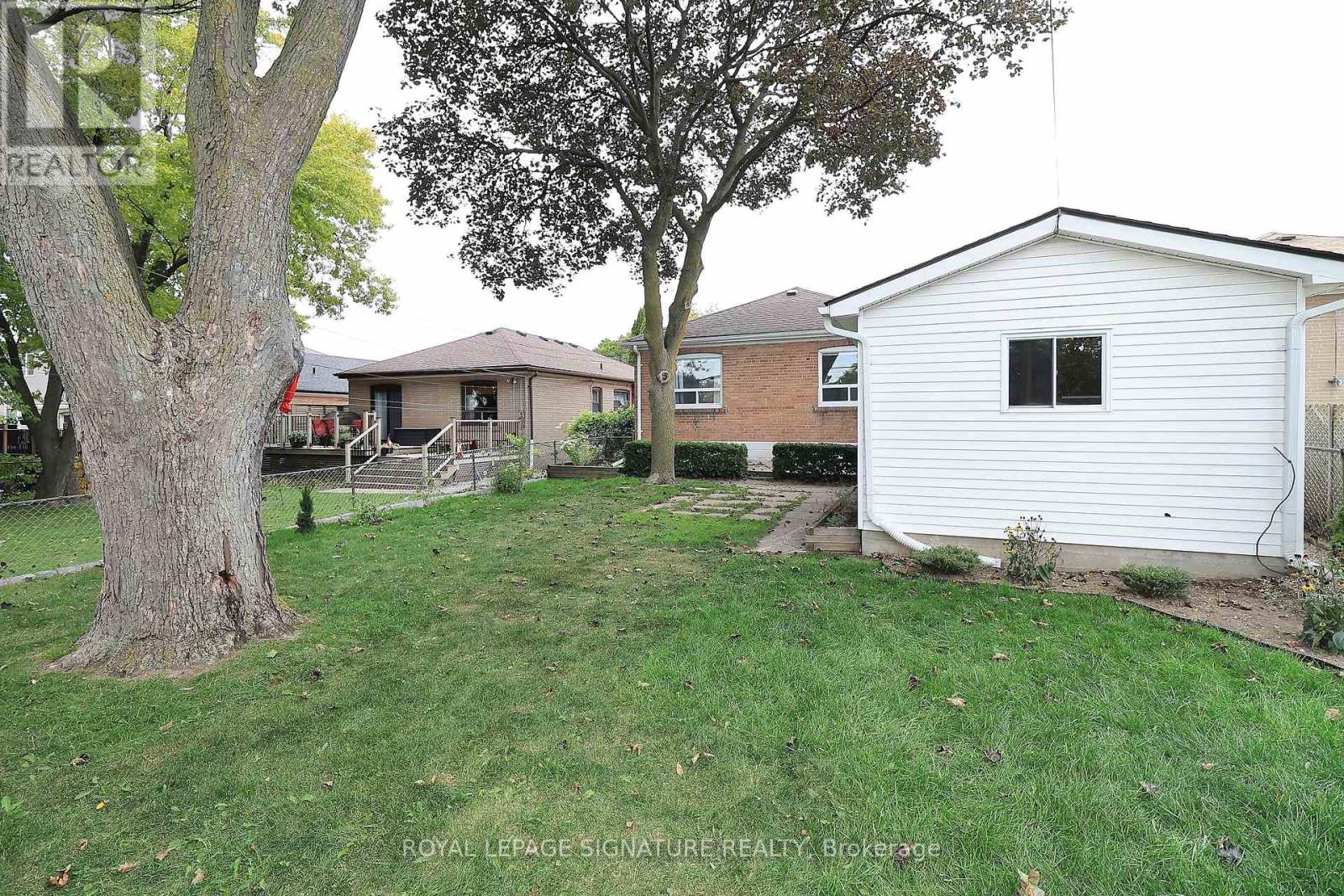 19 Wisteria Road, Toronto, Ontario  M1R 4X7 - Photo 7 - E12744784