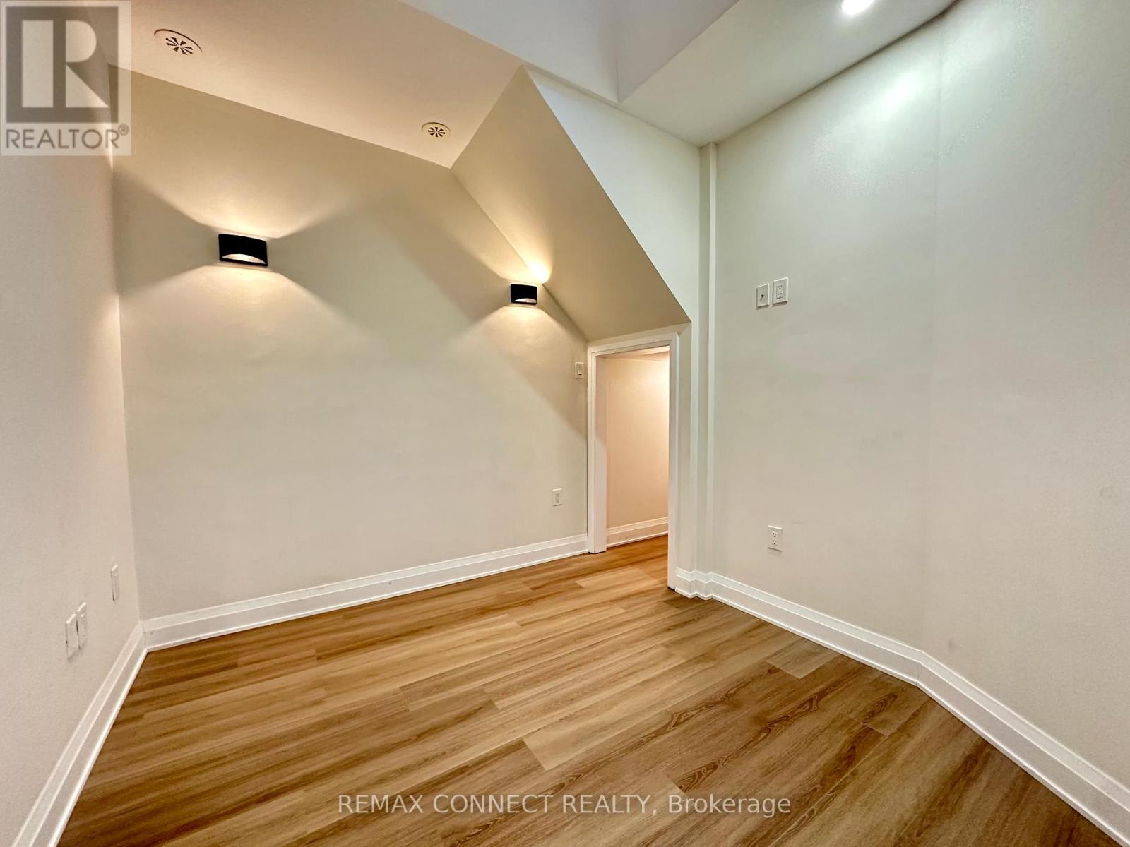 596 Eastern Avenue, Toronto, Ontario  M4M 0B9 - Photo 10 - E12744794