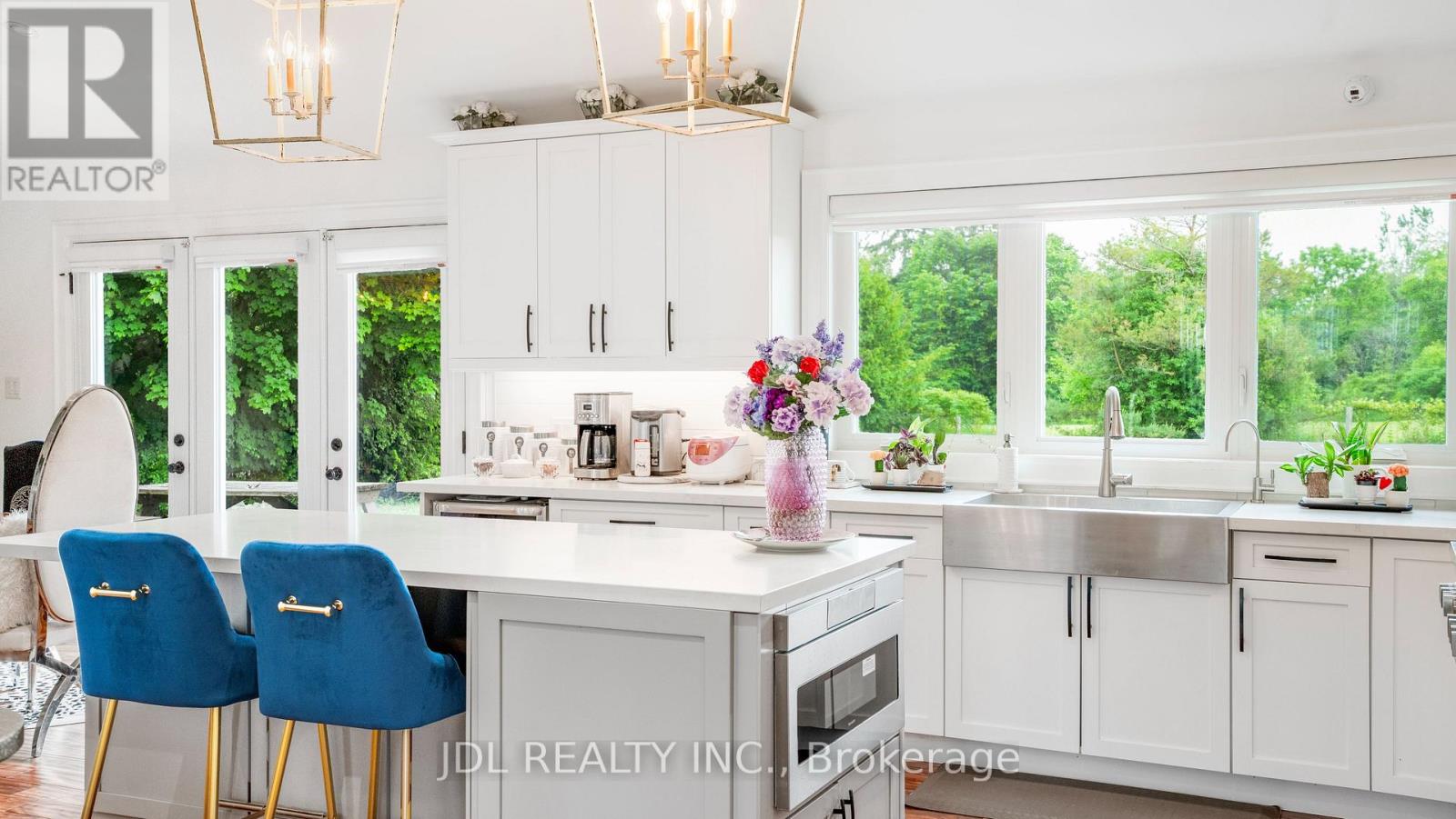 11 Hedge Road, Georgina, Ontario  L0E 1R0 - Photo 8 - N12744758