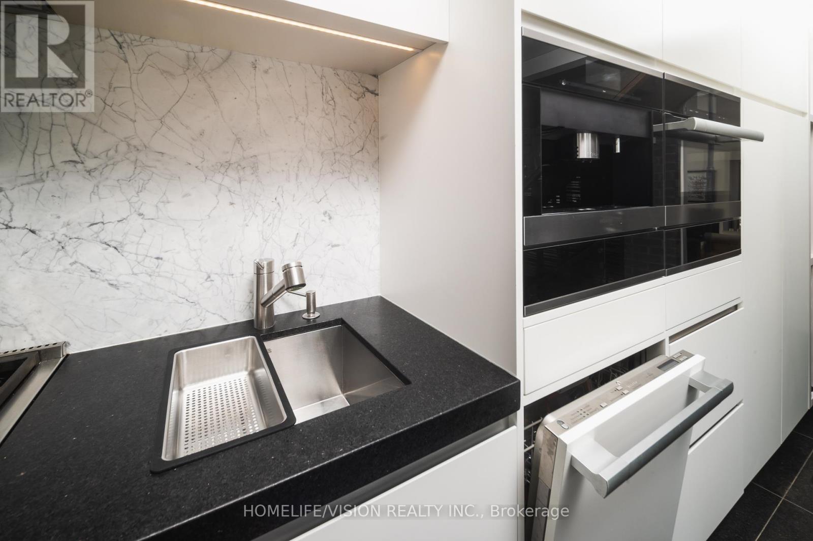 4 Astley Avenue, Toronto, Ontario  M4W 3B4 - Photo 6 - C12744064