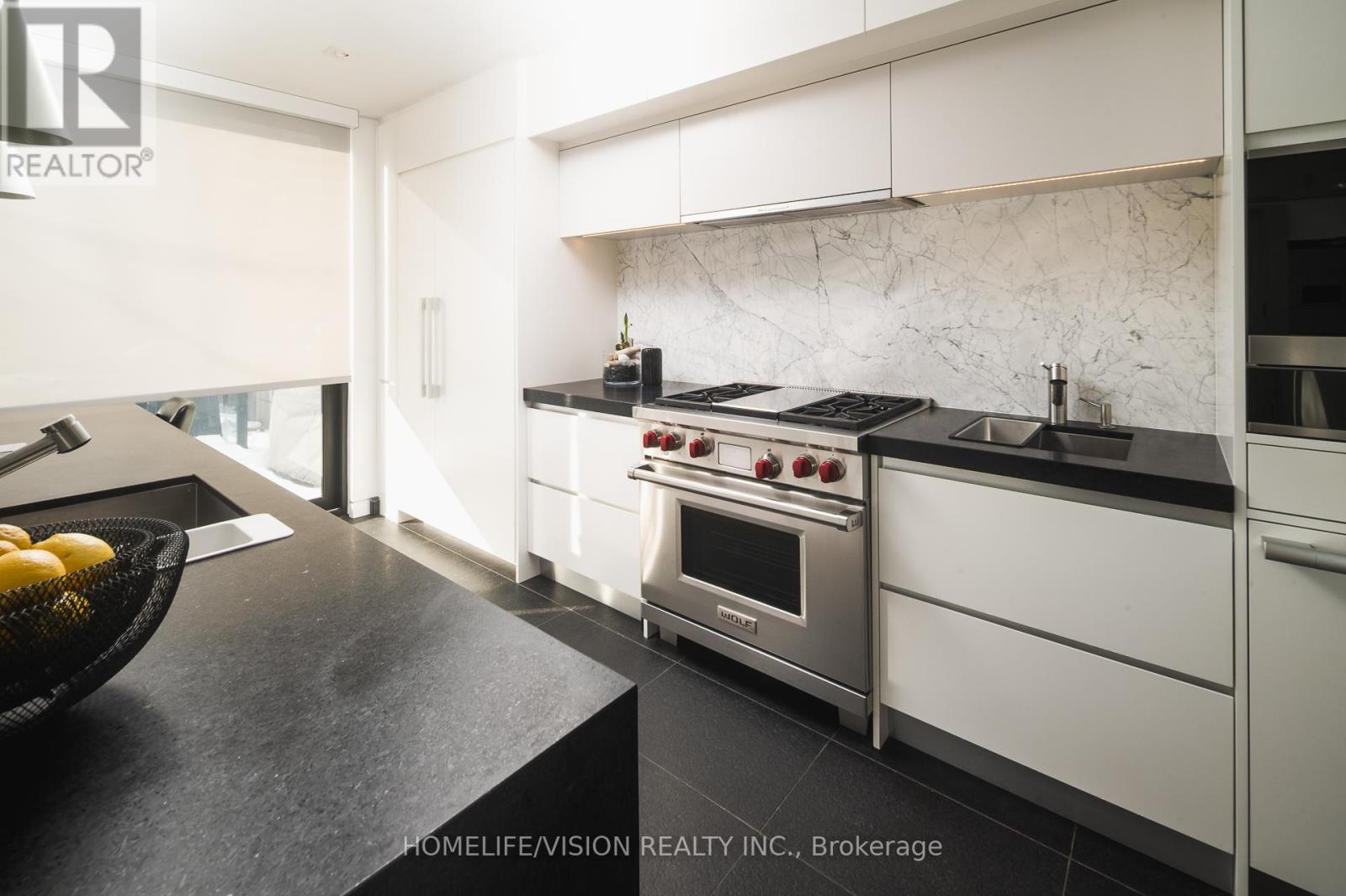 4 Astley Avenue, Toronto, Ontario  M4W 3B4 - Photo 5 - C12744064