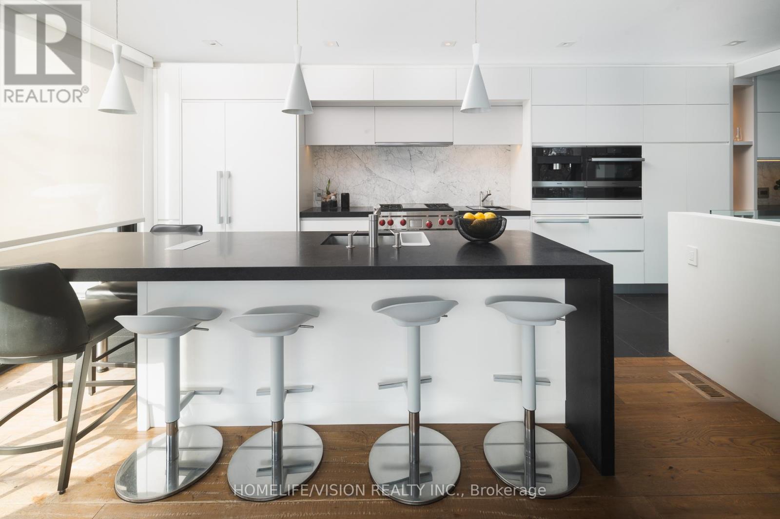 4 Astley Avenue, Toronto, Ontario  M4W 3B4 - Photo 4 - C12744064