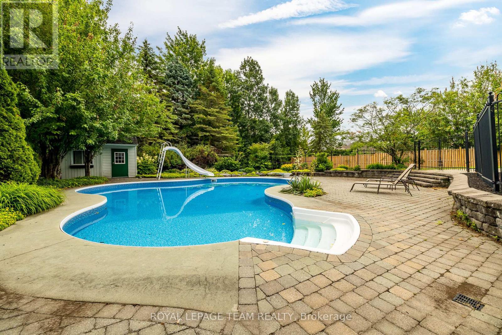 10 Beechgrove Gardens, Ottawa, Ontario  K2S 1W5 - Photo 41 - X12341642