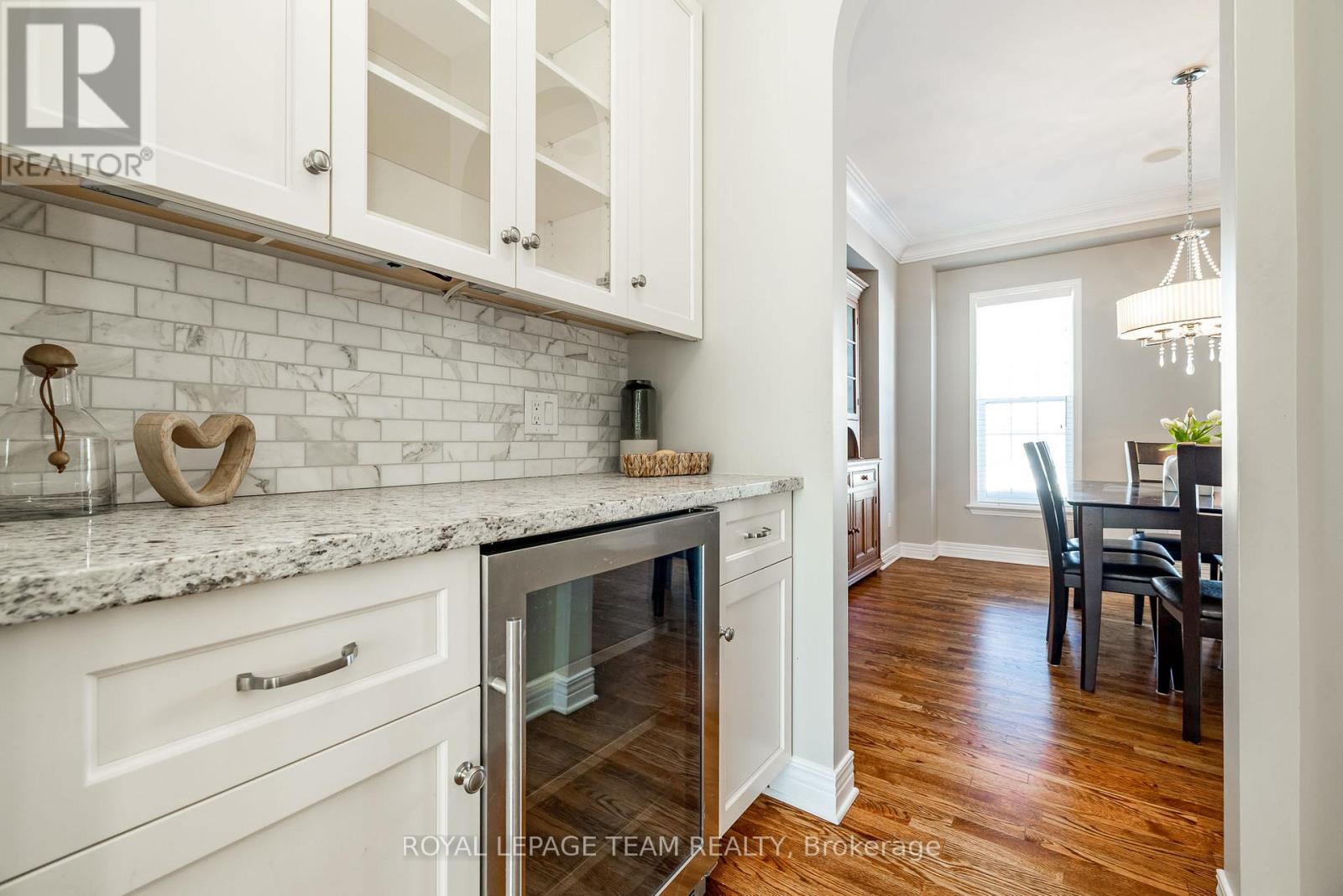 10 Beechgrove Gardens, Ottawa, Ontario  K2S 1W5 - Photo 15 - X12341642