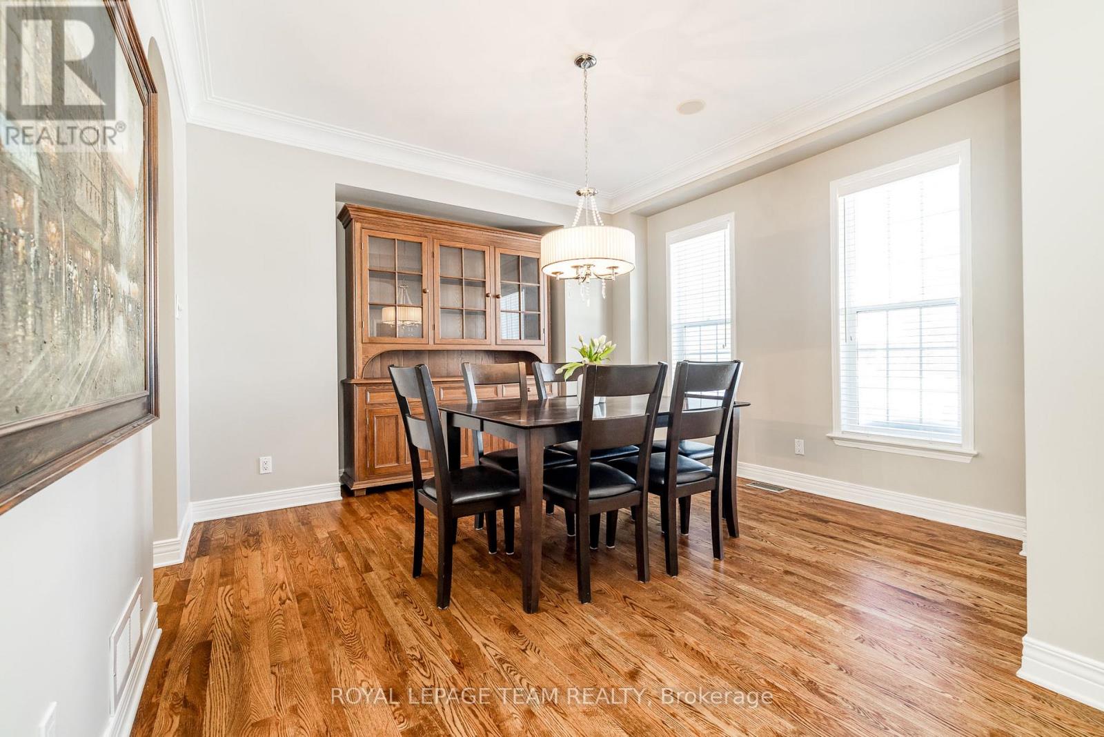 10 Beechgrove Gardens, Ottawa, Ontario  K2S 1W5 - Photo 7 - X12341642