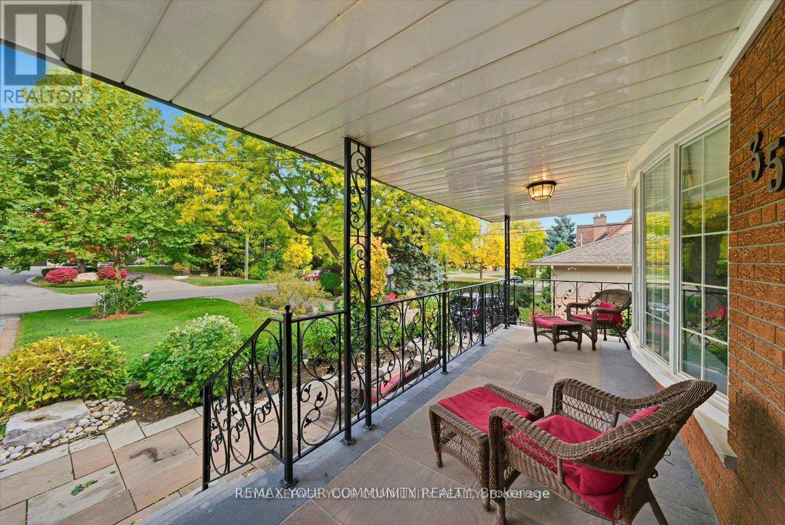 35 Sunvale Drive, Toronto, Ontario  M9R 1Z4 - Photo 6 - W12744742