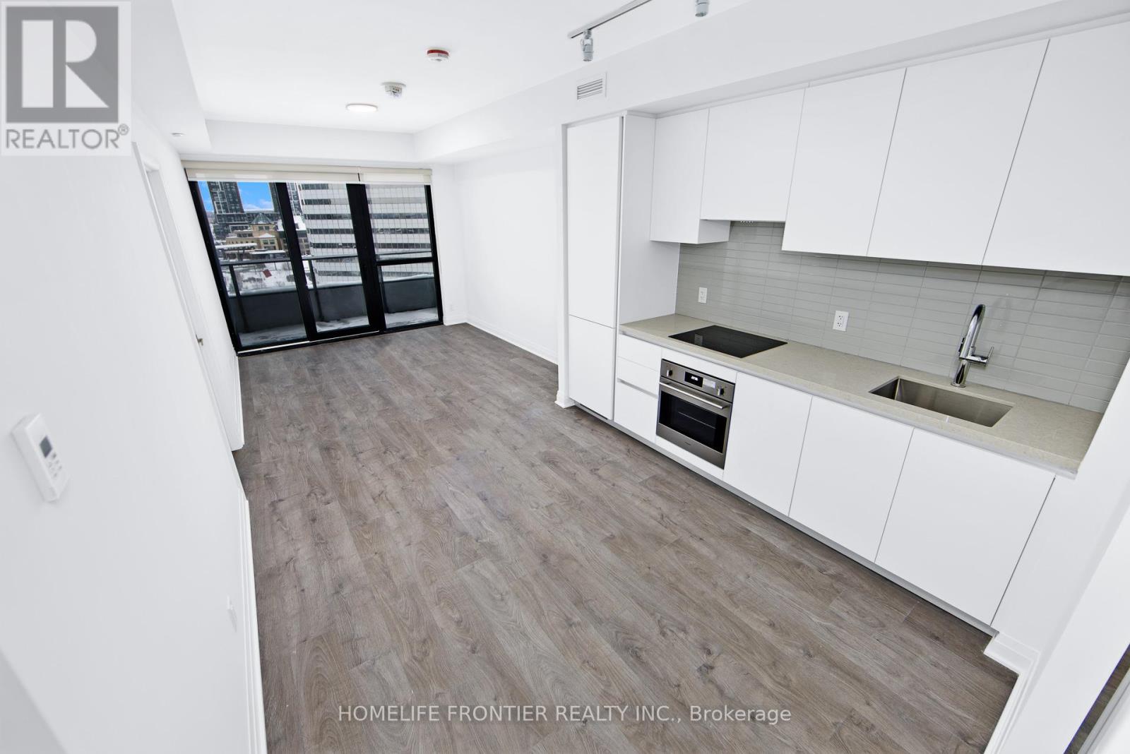 1005 - 4015 The Exchange Street, Mississauga, Ontario  L5B 0N9 - Photo 3 - W12744812