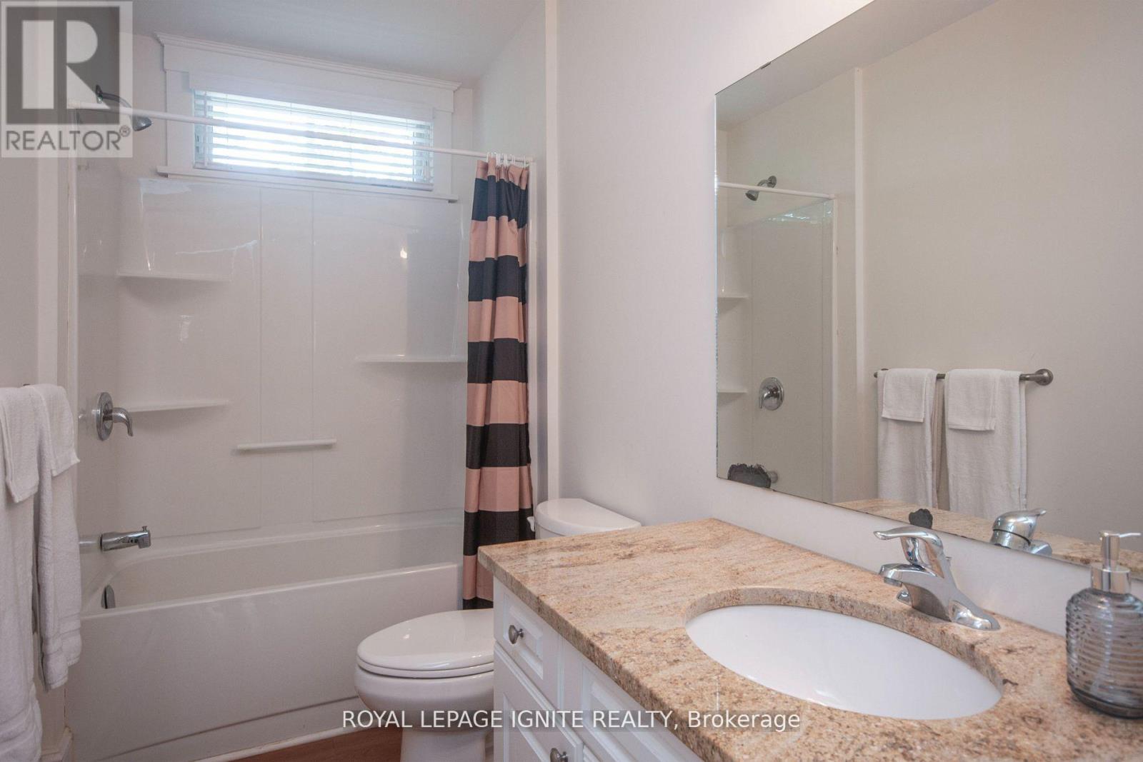 208 - 19 Summer Village Lane, Prince Edward County, Ontario  K0K 1P0 - Photo 35 - X12744814