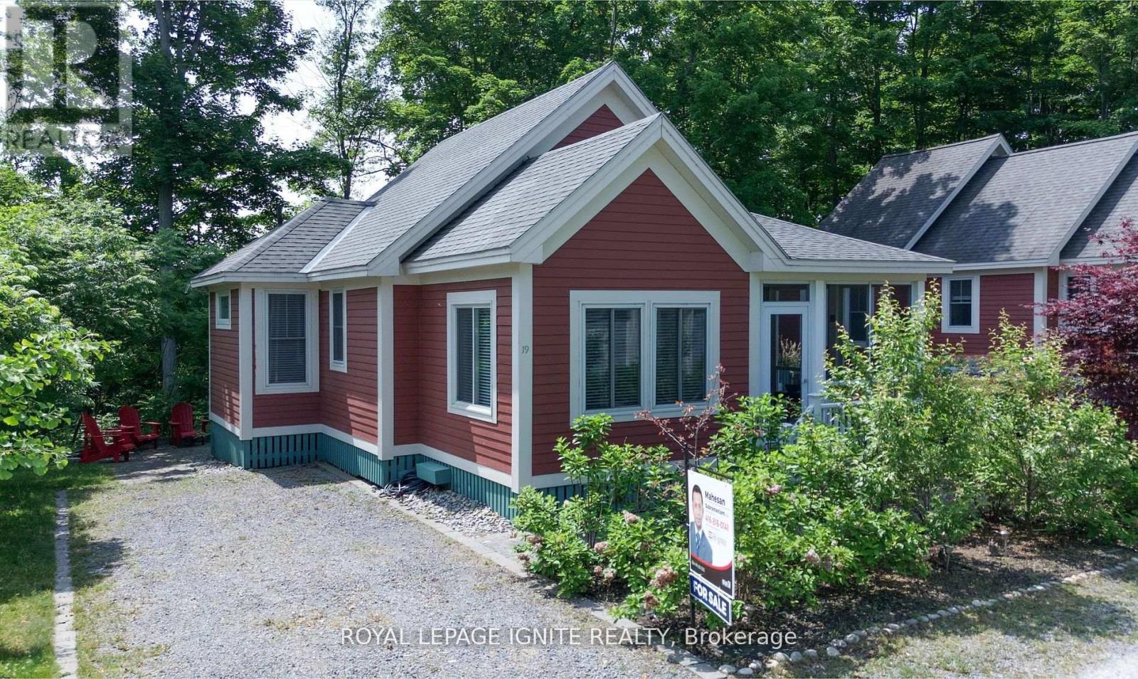 208 - 19 Summer Village Lane, Prince Edward County, Ontario  K0K 1P0 - Photo 4 - X12744814