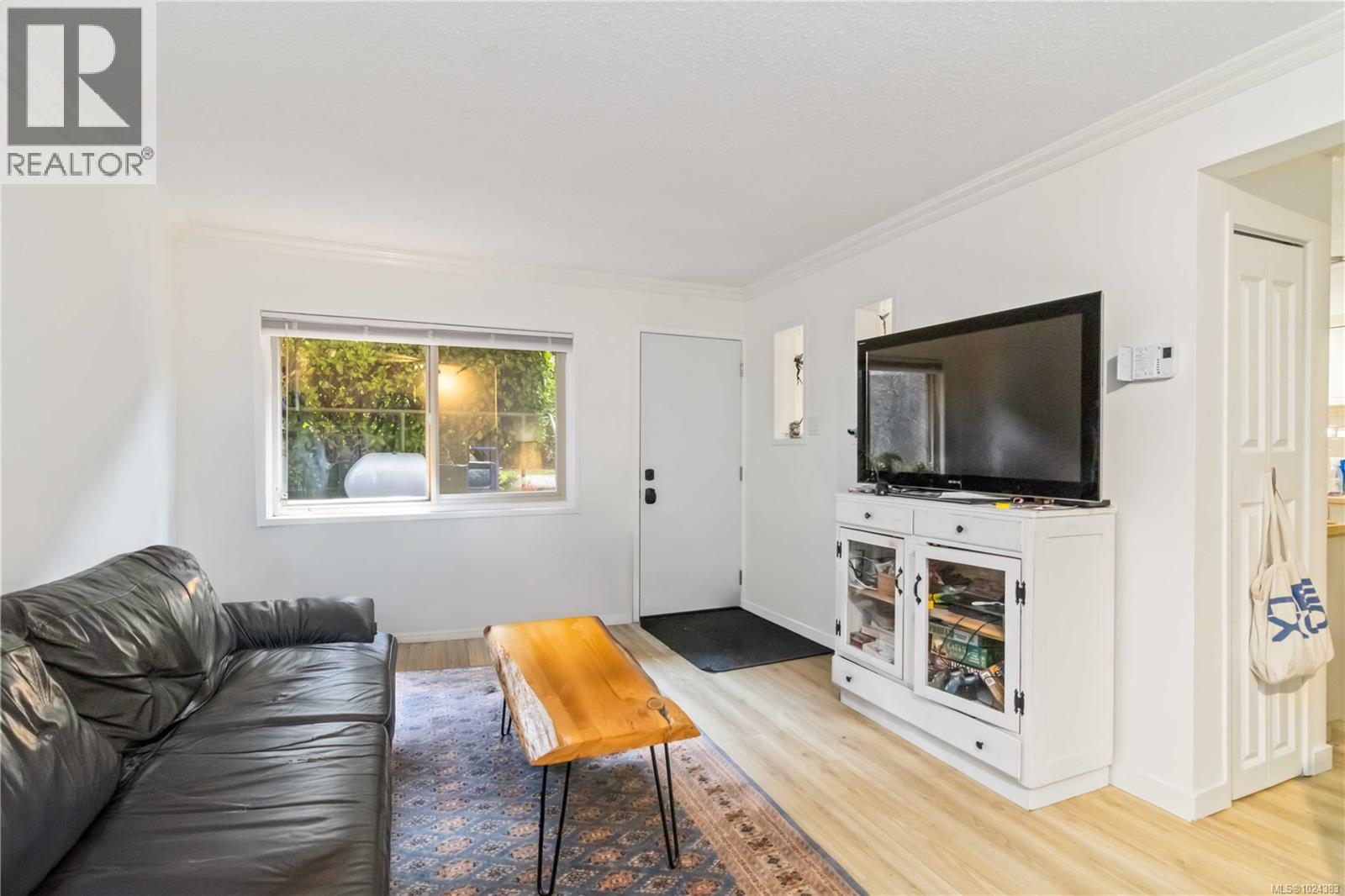 16 477 Lampson St, Esquimalt, British Columbia  V9A 5Z4 - Photo 4 - 1024383