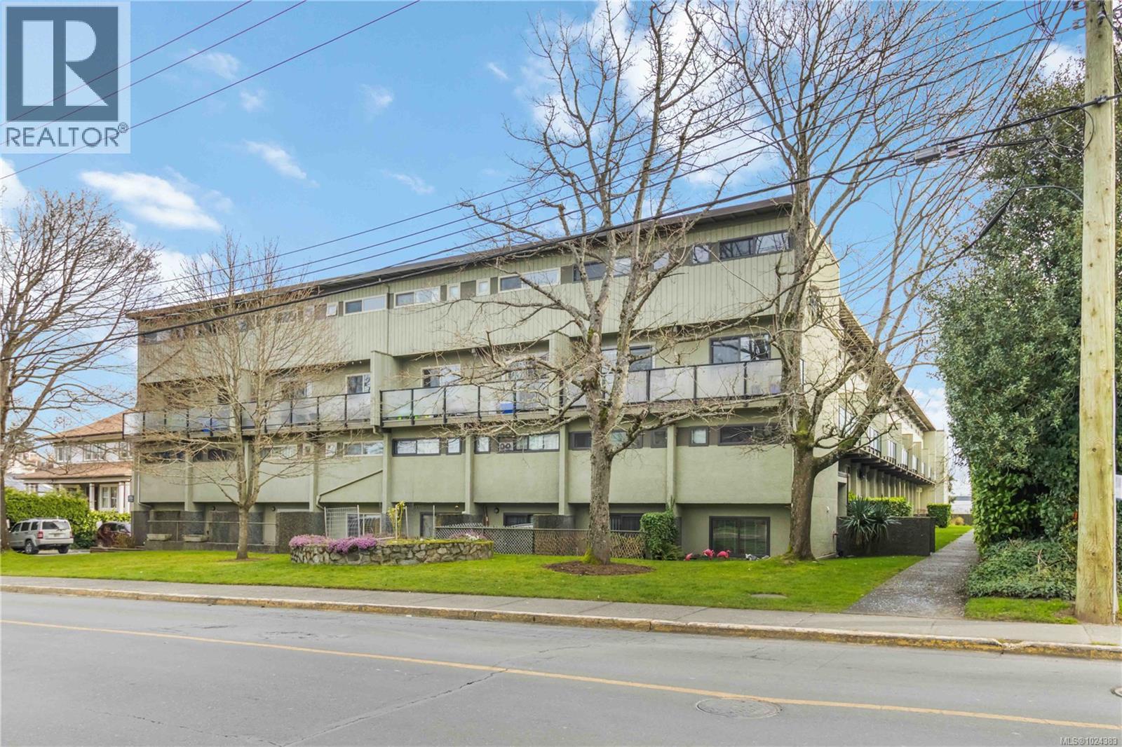 16 477 Lampson St, Esquimalt, British Columbia