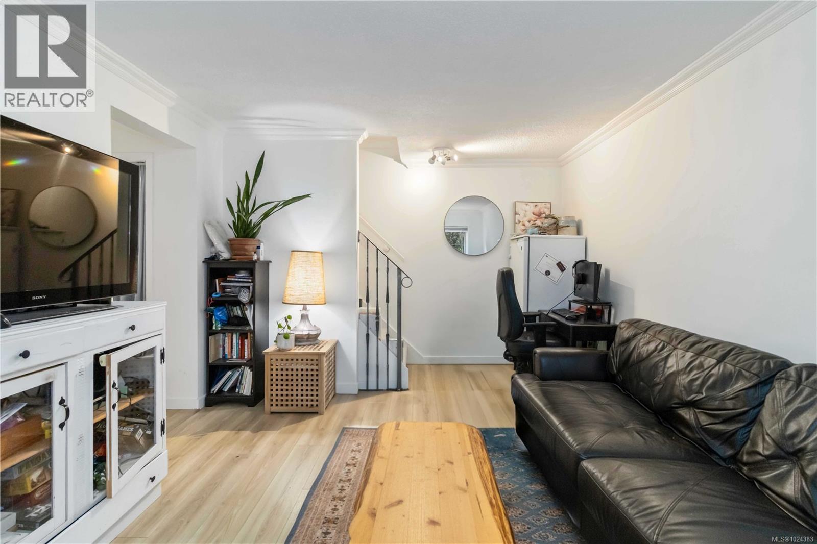 16 477 Lampson St, Esquimalt, British Columbia  V9A 5Z4 - Photo 6 - 1024383