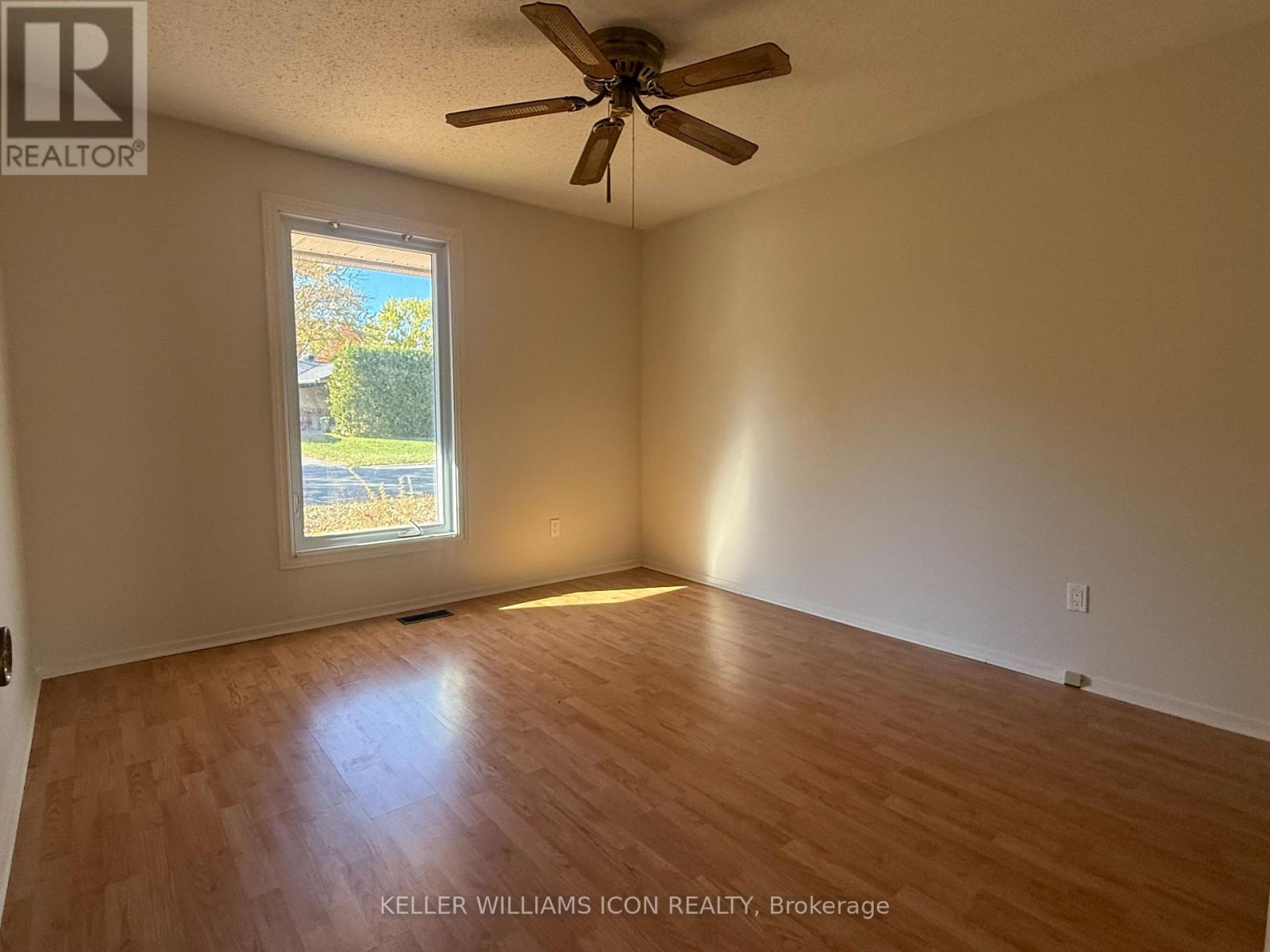 2098 Fillmore Crescent, Ottawa, Ontario  K1J 6A6 - Photo 10 - X12744836