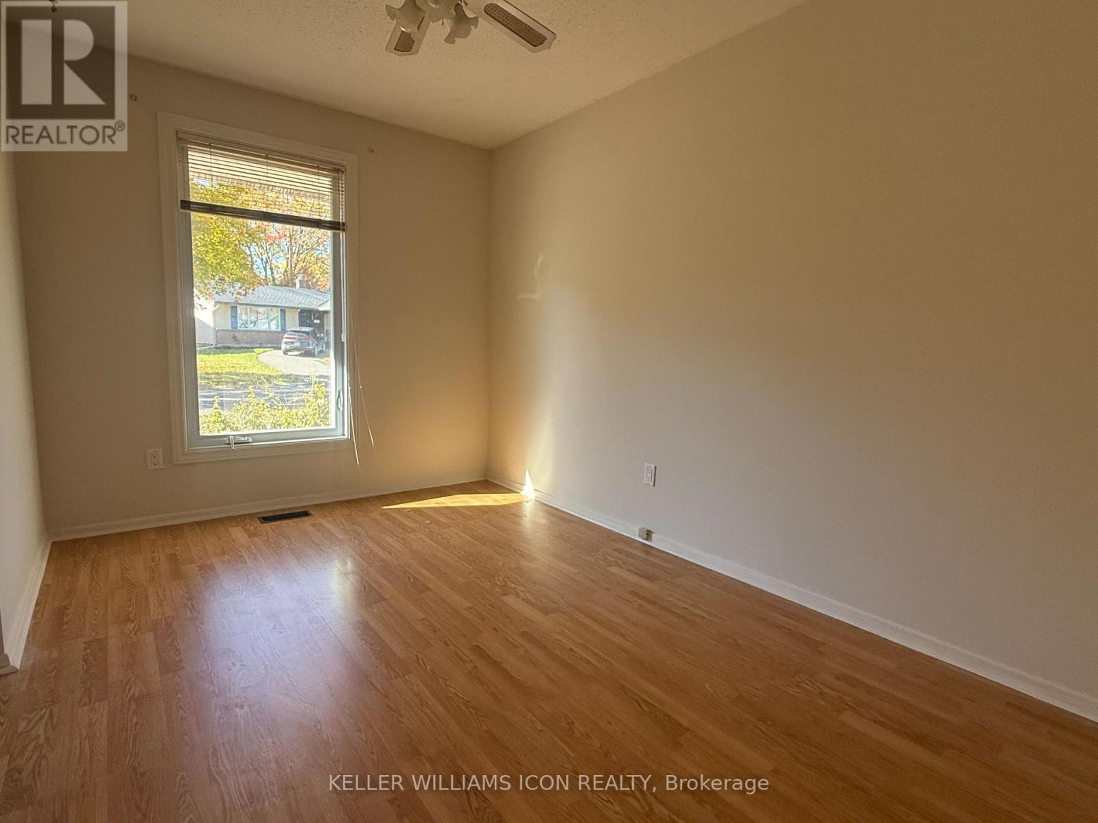 2098 Fillmore Crescent, Ottawa, Ontario  K1J 6A6 - Photo 9 - X12744836