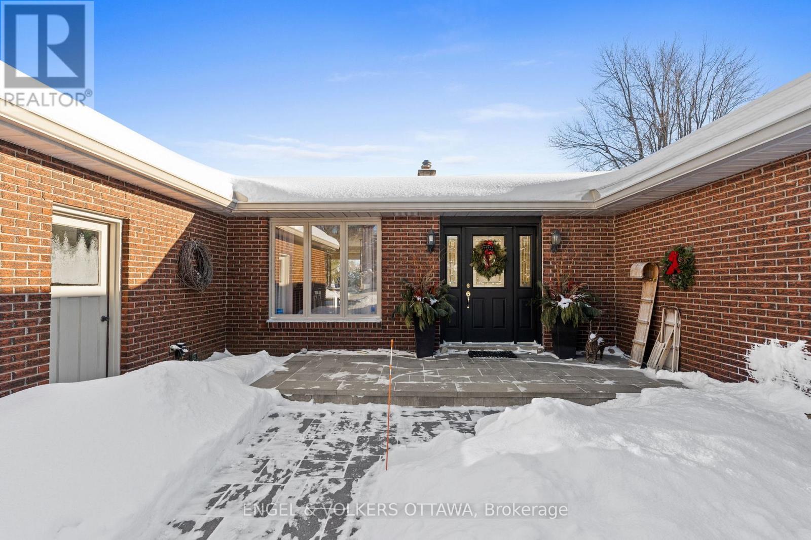 1304 Fairway Drive, Ottawa, Ontario  K4M 1B3 - Photo 4 - X12744858
