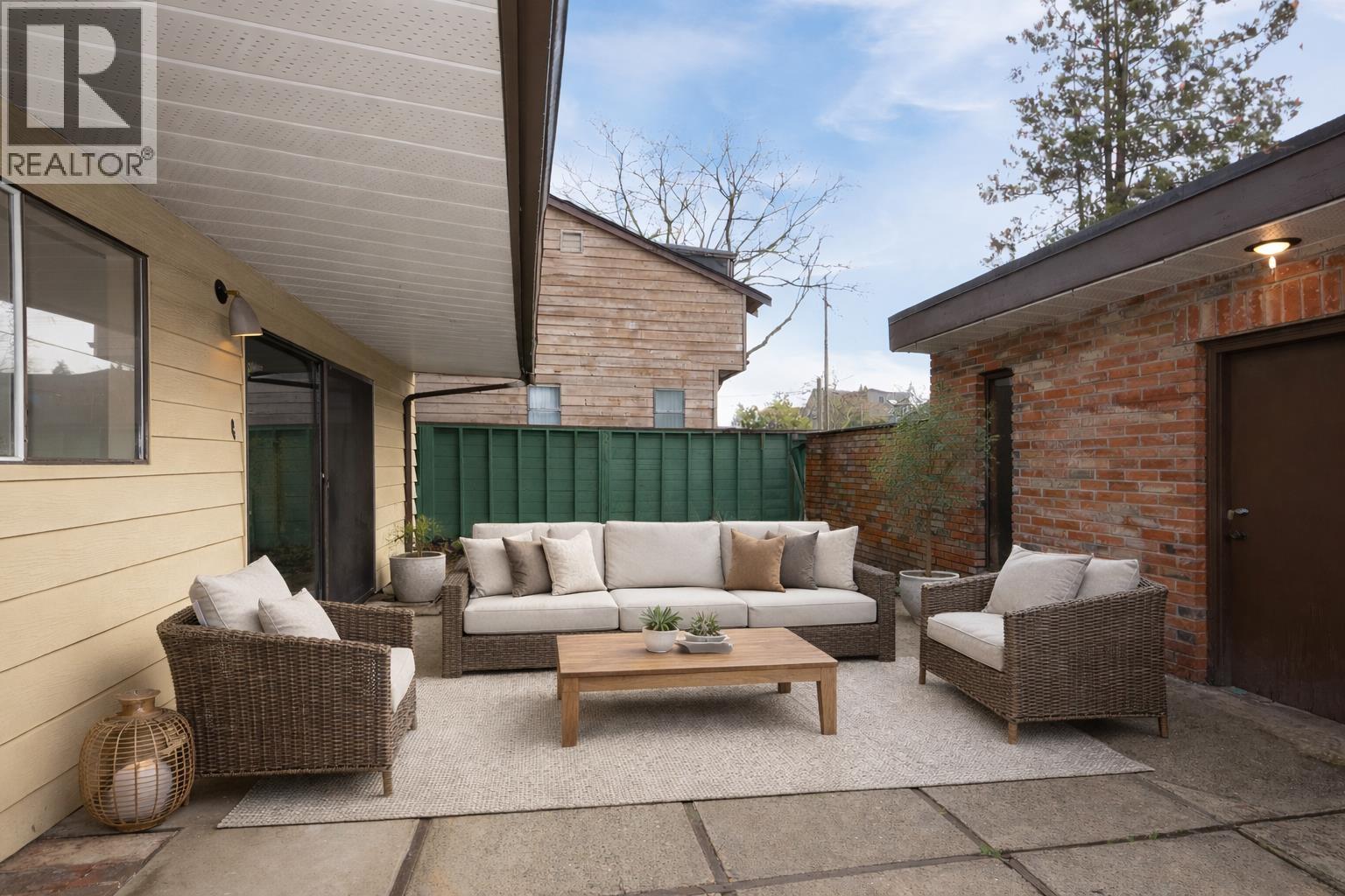 Listing Picture 33 of 40 : 3812 W 24TH AVENUE, Vancouver / 溫哥華 - 魯藝地產 Yvonne Lu Group - MLS Medallion Club Member