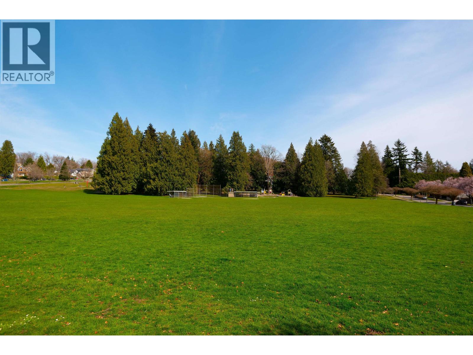 Listing Picture 39 of 40 : 3812 W 24TH AVENUE, Vancouver / 溫哥華 - 魯藝地產 Yvonne Lu Group - MLS Medallion Club Member