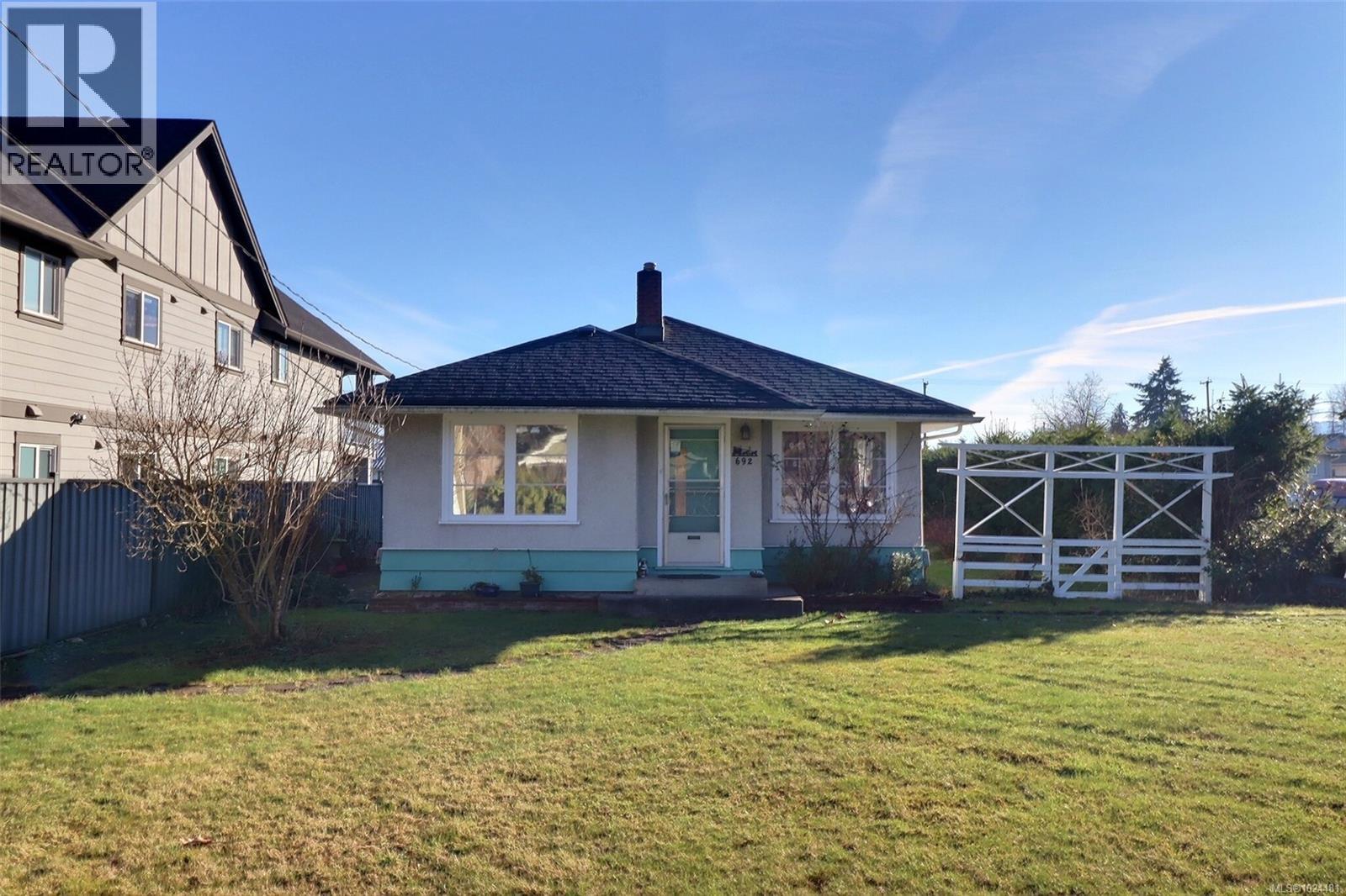 692 5TH St, Courtenay, British Columbia