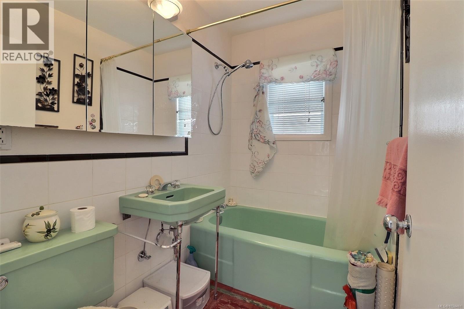 692 5th St, Courtenay, British Columbia  V9N 1K4 - Photo 14 - 1024481