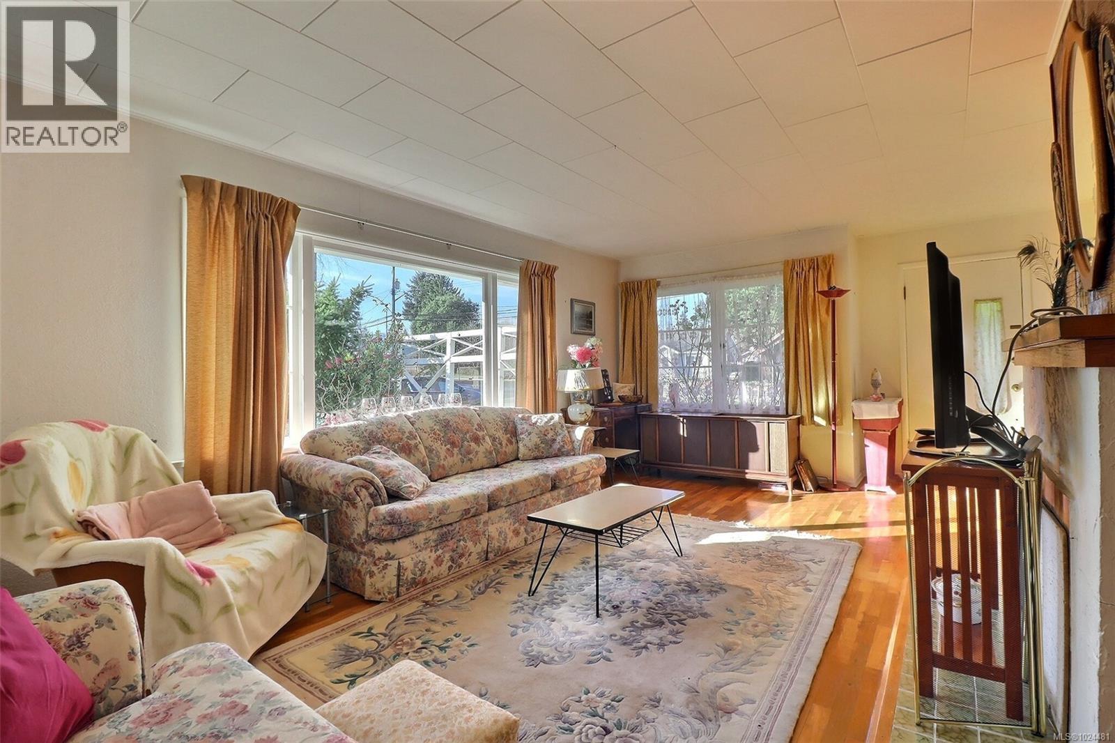 692 5th St, Courtenay, British Columbia  V9N 1K4 - Photo 4 - 1024481